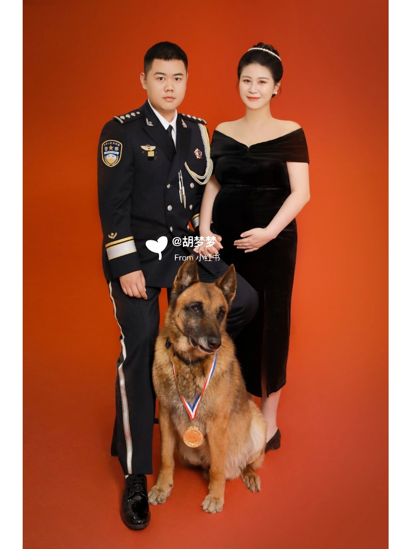 警察怀孕大肚子执行任务
