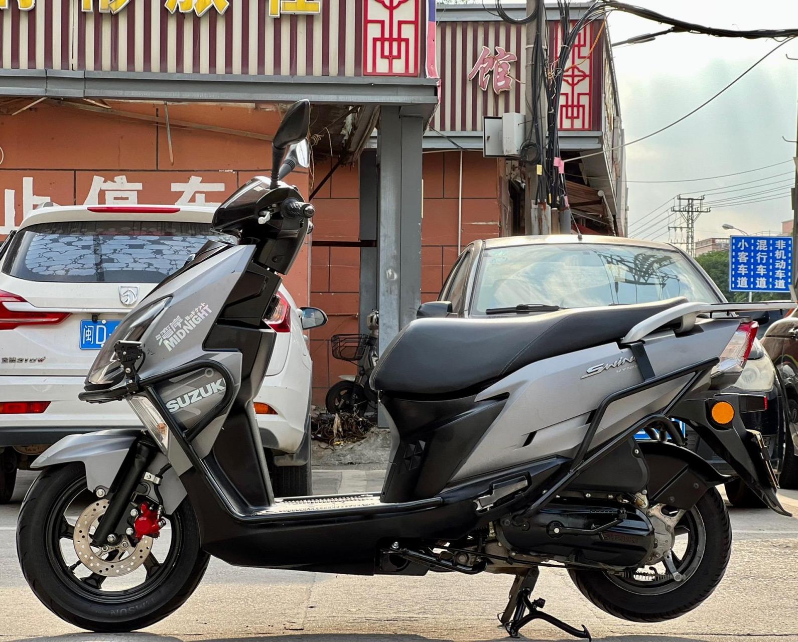 2020年铃木uy百年纪念版,一手车,11000公里,加装护杠,led大灯,成色