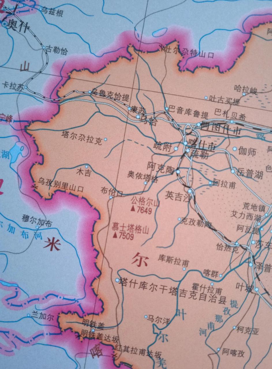 中吉乌铁路线路走向,喀什市——乌恰县——乌鲁克恰提——伊尔克什坦