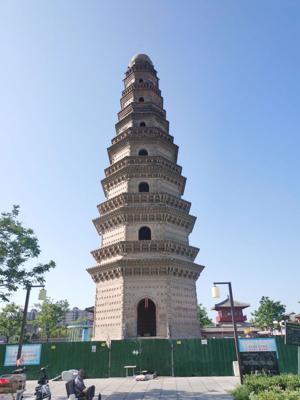 河南 安阳 滑县 明福寺塔 唐 唐塔在一个开放的广场上,免费参观,佛龛