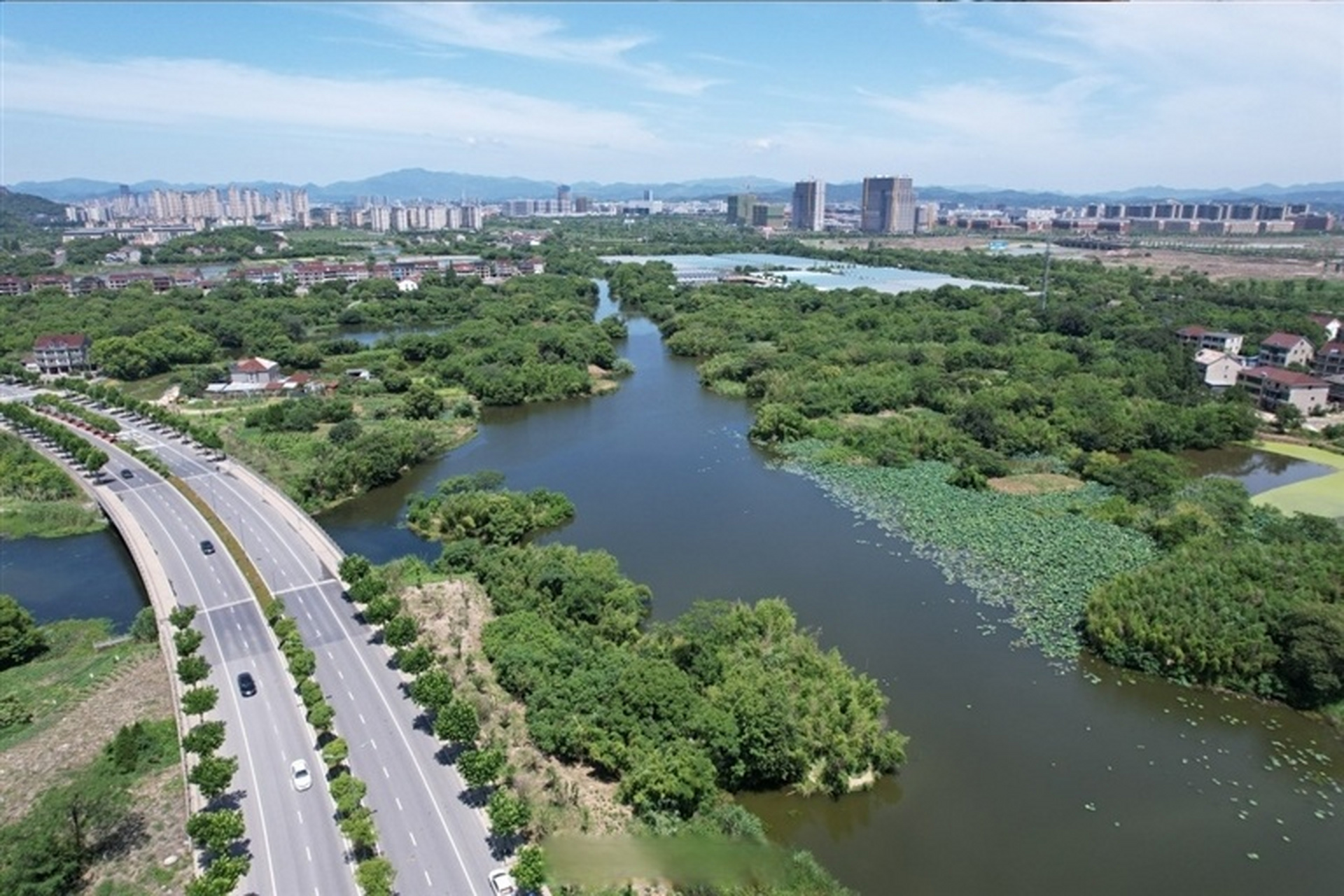 乡村精彩绽放】#看德清# 康乾街道新琪村文化礼堂内一幅幅乡村美景图