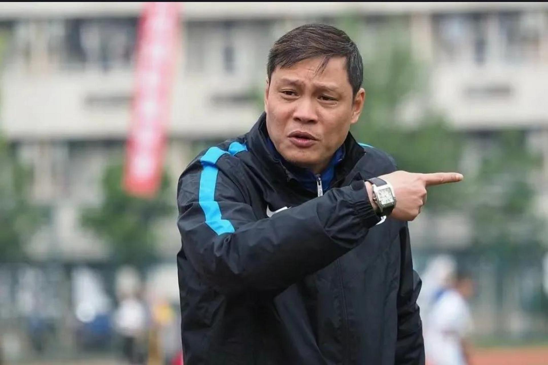 国足0:3韩国,范志毅犀利点评裁判和比赛!