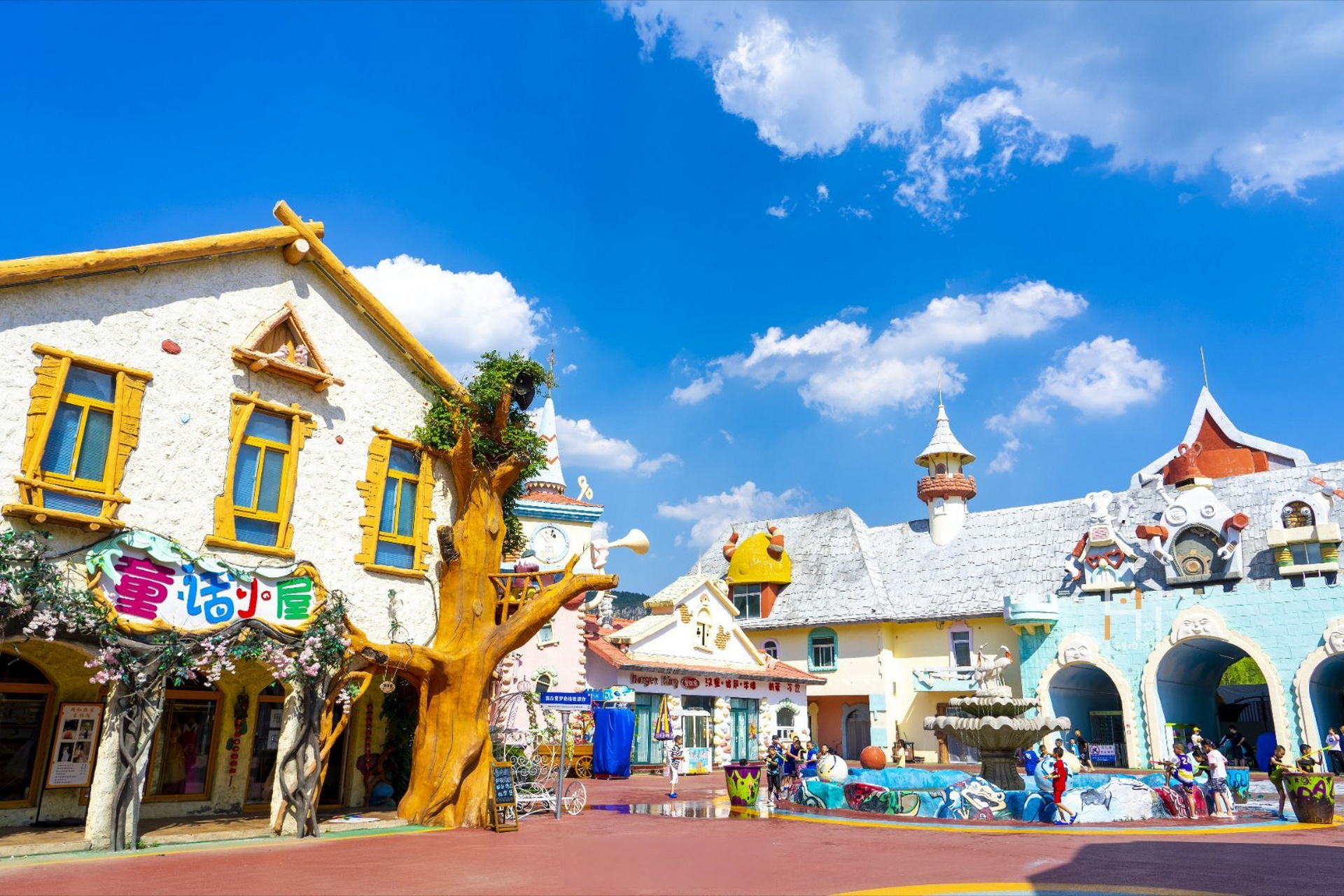 在昨天下午高积云的衬托下,济南童梦奇缘还真像童话一样呢[大笑]#济南