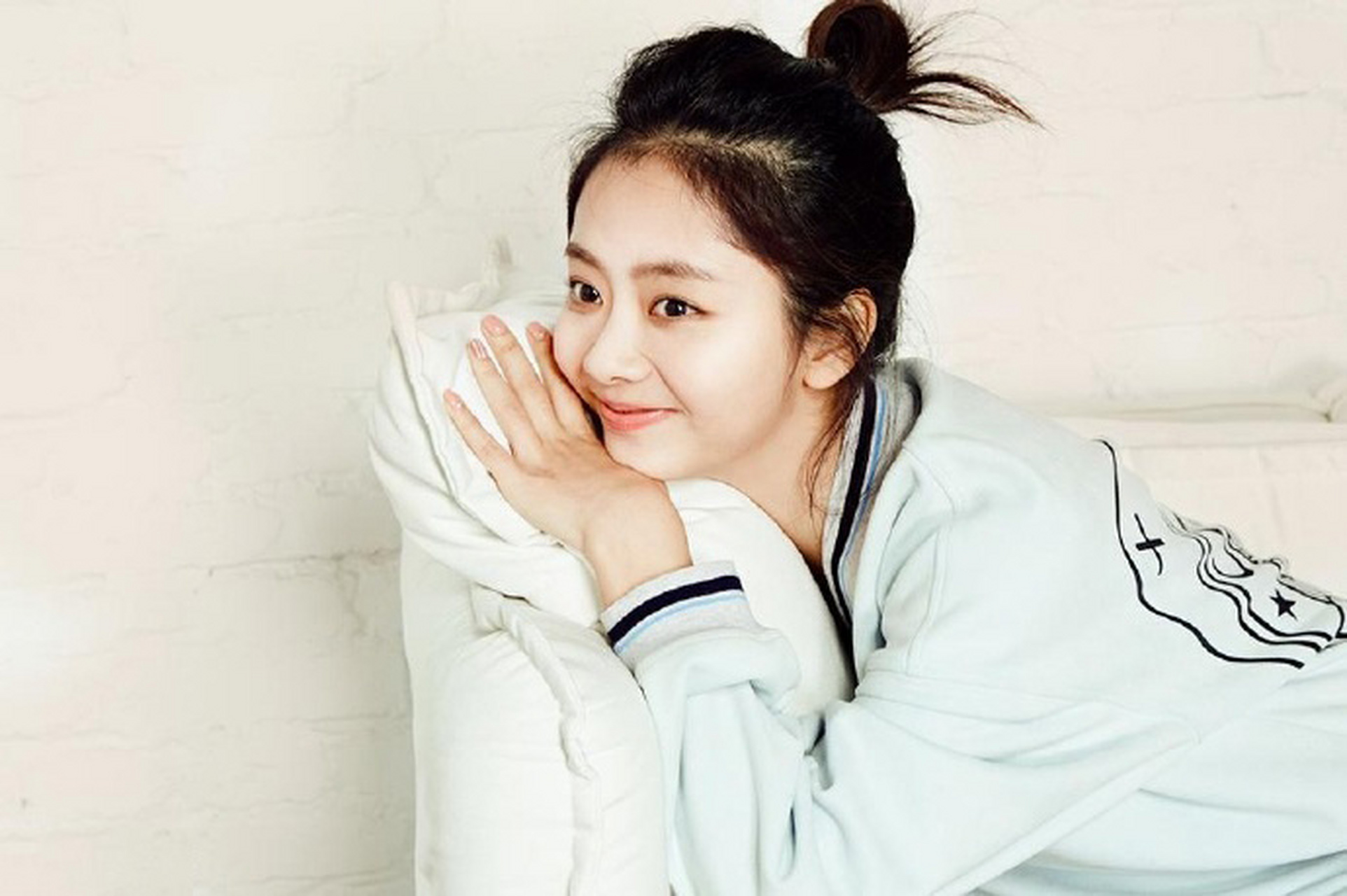 谭松韵|俏皮丸子头,明朗少女