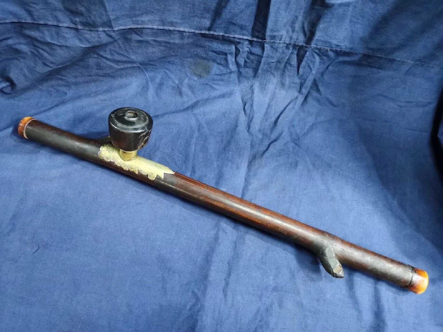 现在市场上想碰上一支老的真品鸦片枪也不是那容易.