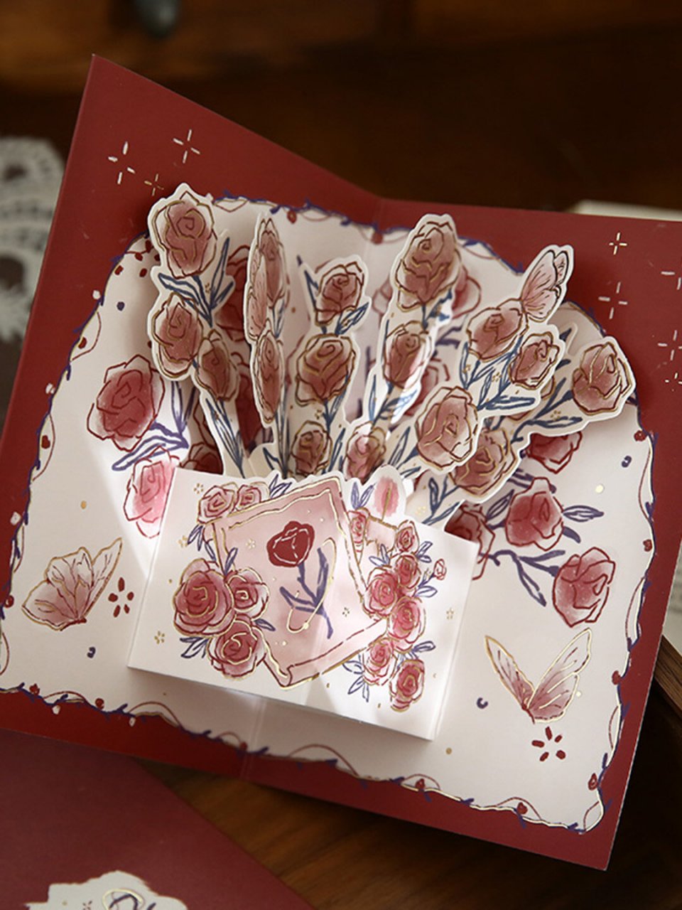希望有人在你觉得疲惫的时候 用一张玫瑰花束立体贺卡治愈你 这样一份