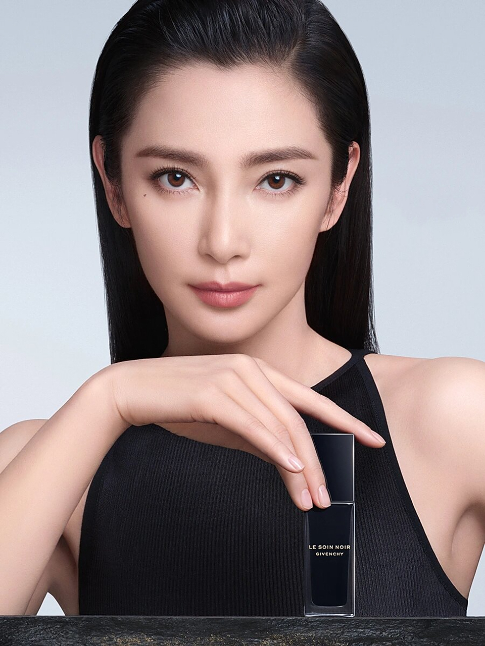 styling by : alicia zhang 	 #纪梵希黑能臻萃代言人李冰冰