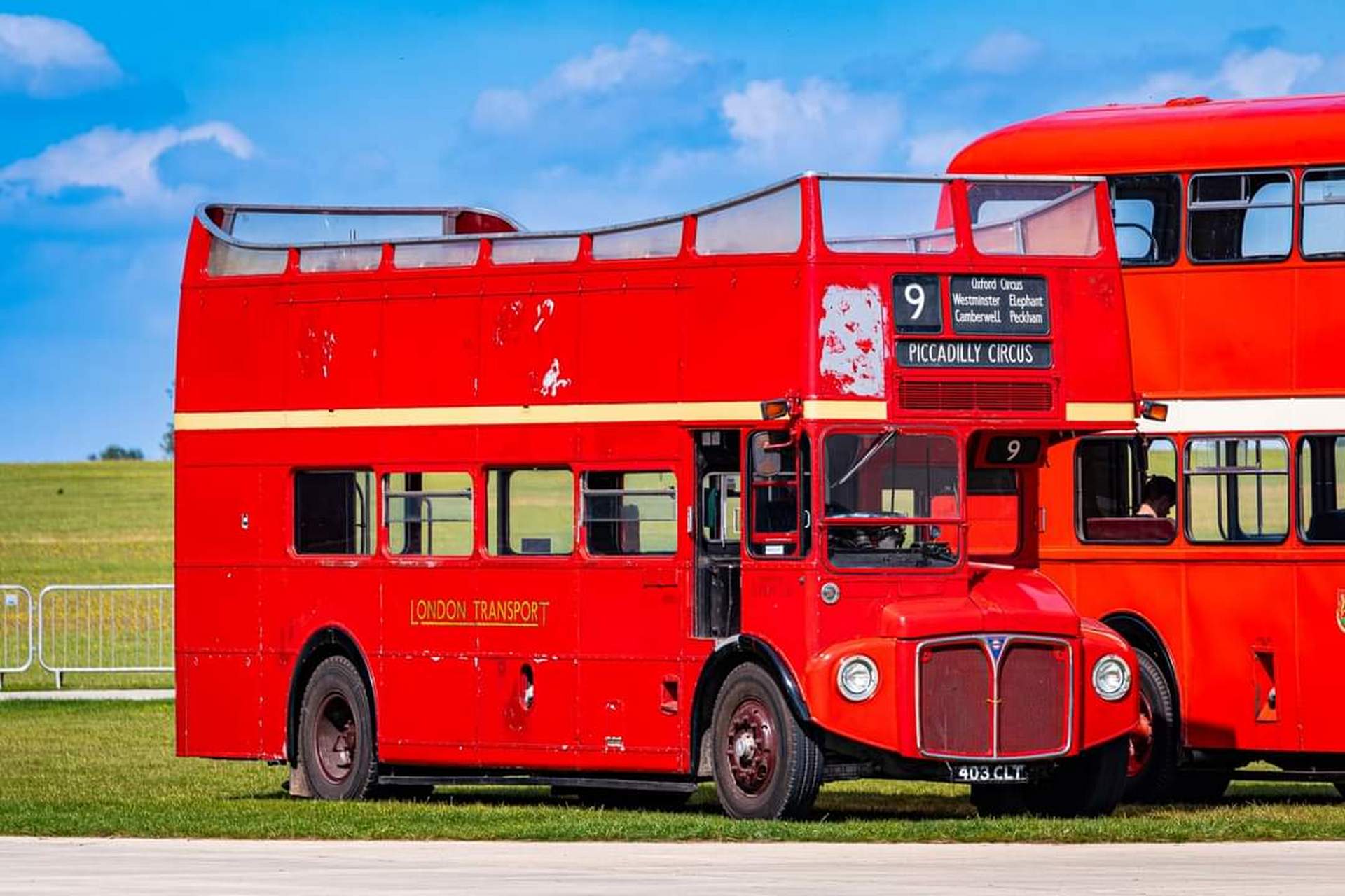 英国首都伦敦,公交车集会,双层公交巴士,满满的英伦风,你喜欢吗?