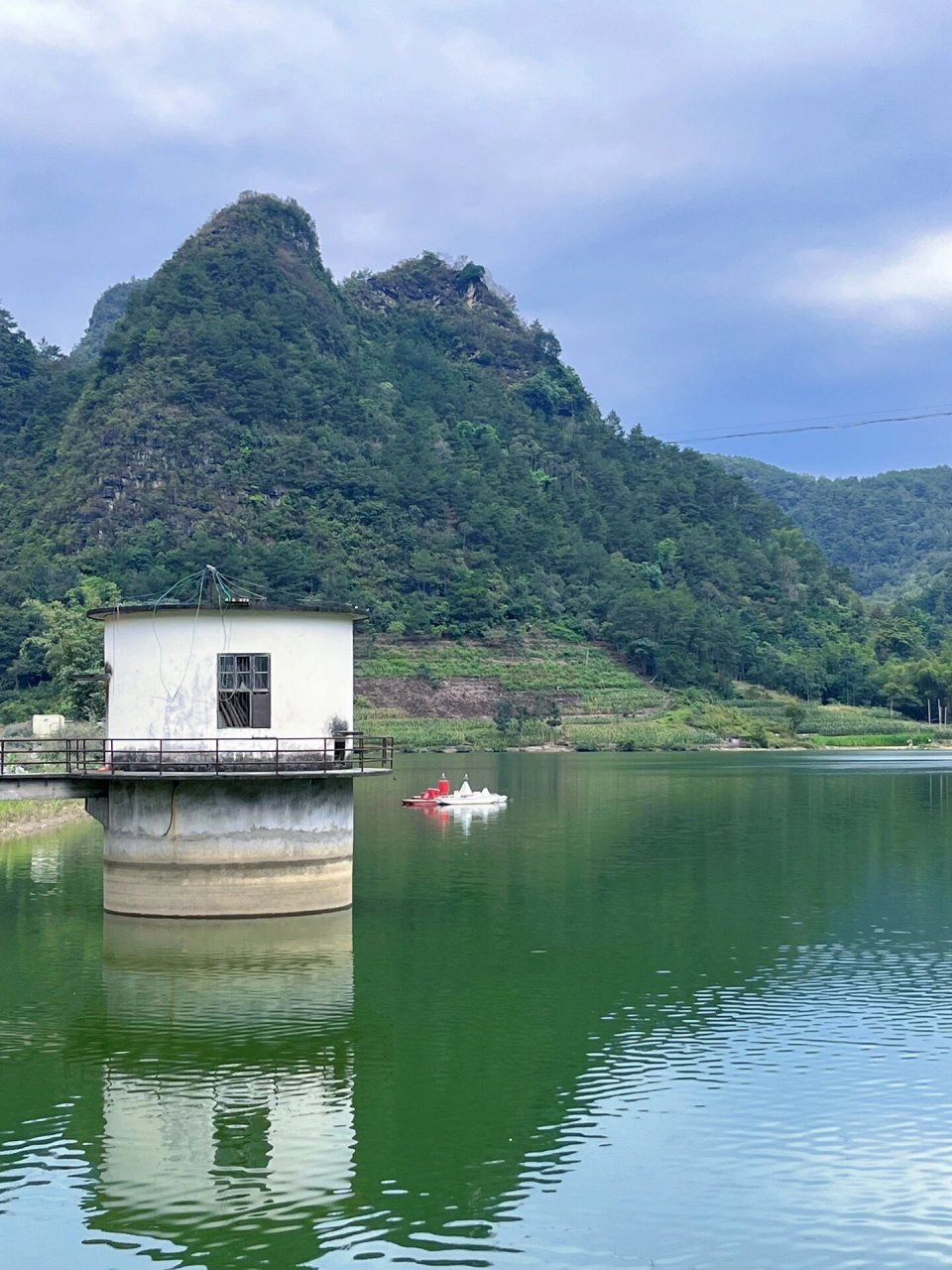 广西河池红河天下第一湾到底有多美. 周末的时间和小伙伴们.