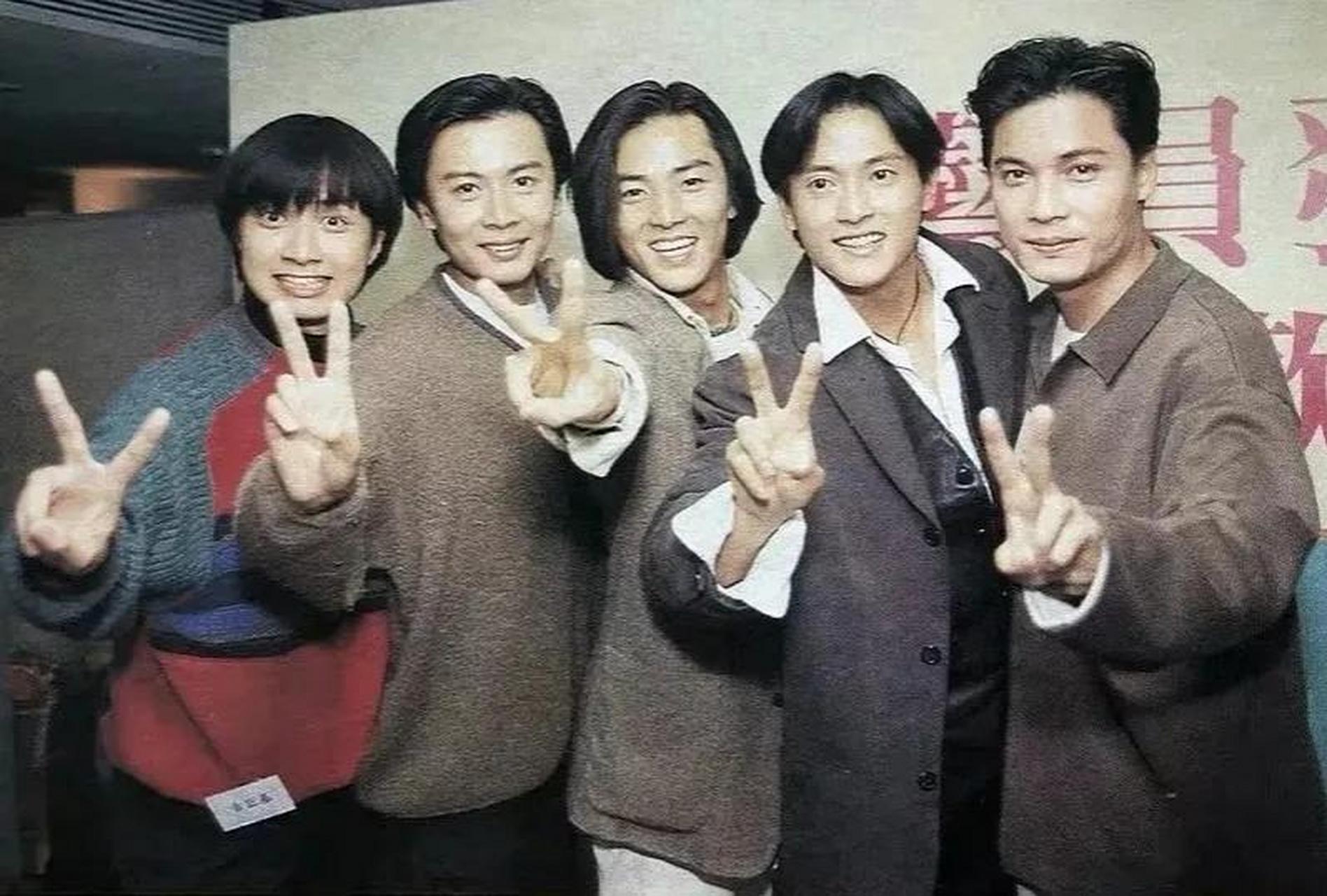 c位郑伊健1967年,1m79  右一,右二两位帅哥, 看过他们的剧很多,好