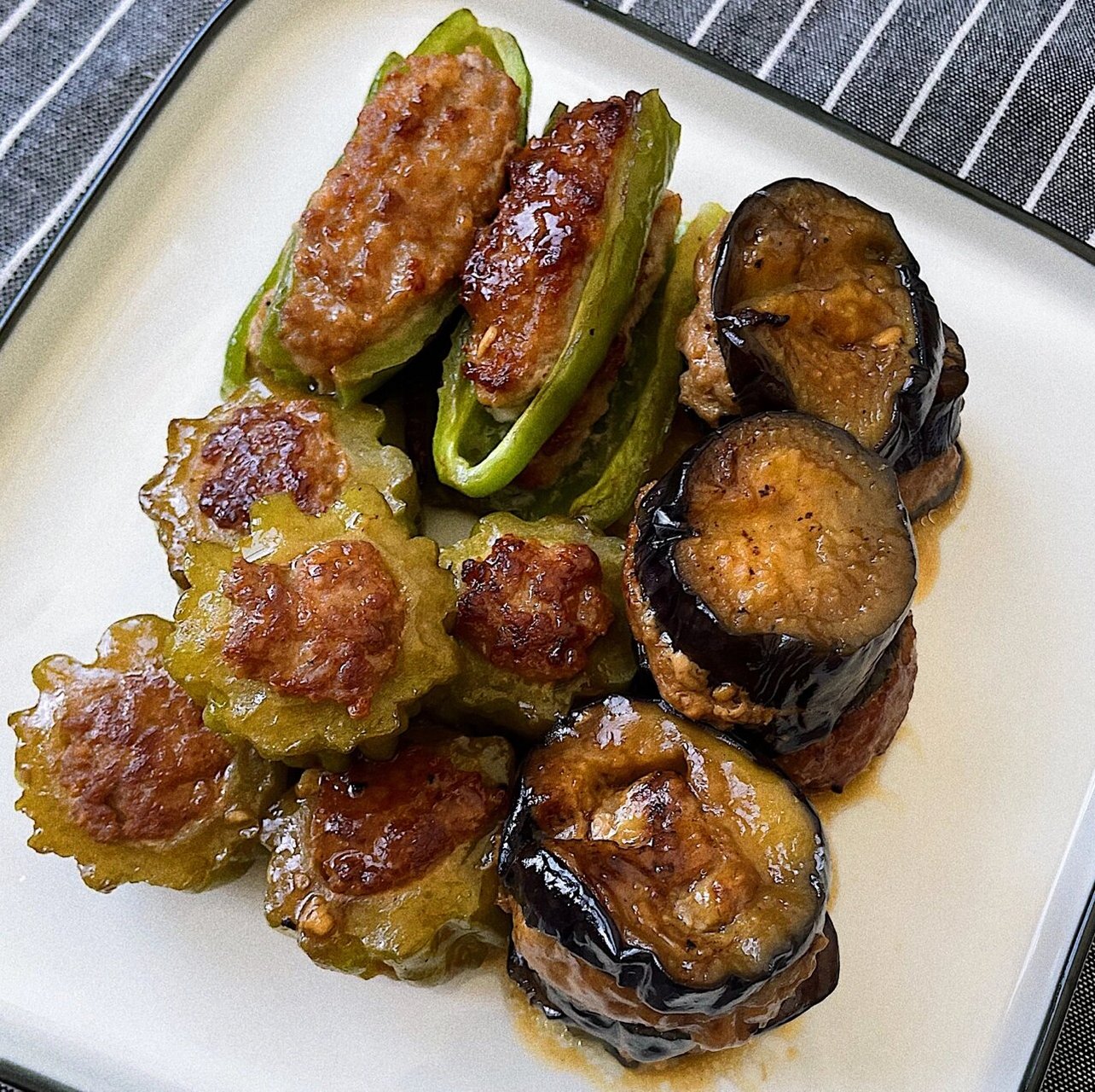 0 | 煎酿三宝 02食材:苦瓜,茄子,辣椒 ,肉糜,蒜末 · 99酱料:玉米