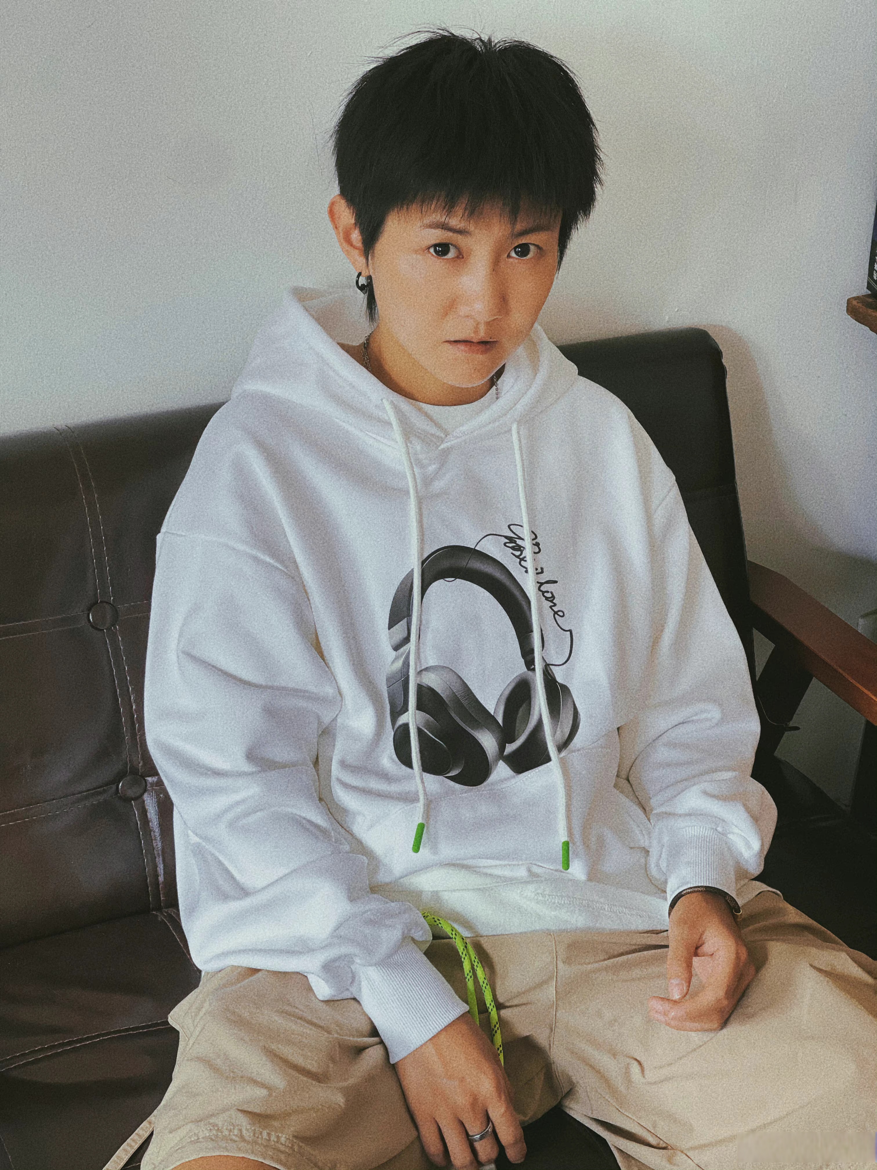 段林希# 突然的一阵暴雨 淋湿了谁的白日梦境 只留一厘米的清醒