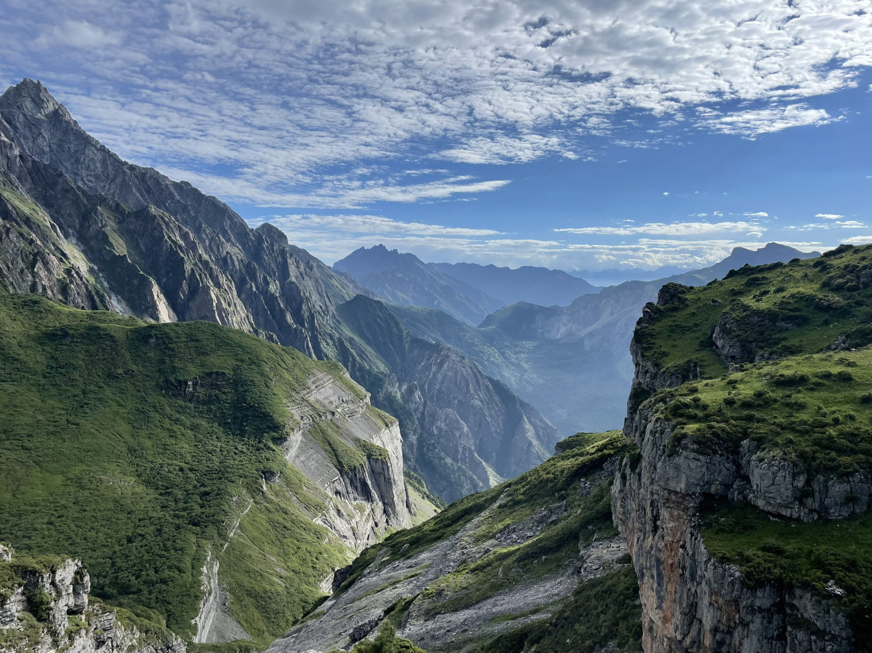 奇异飞来峰|九顶山太子城 长得像坟包的山体,拥有着神秘的传说,其攀爬