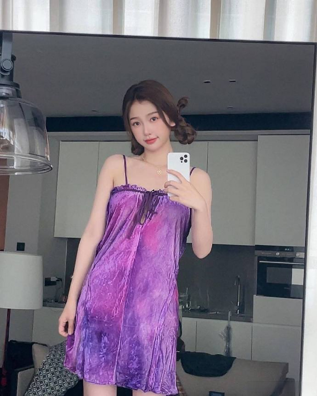 虞书欣520和郭敬明一起过# #虞书欣紫色吊带短裙# 虞书欣紫色吊带