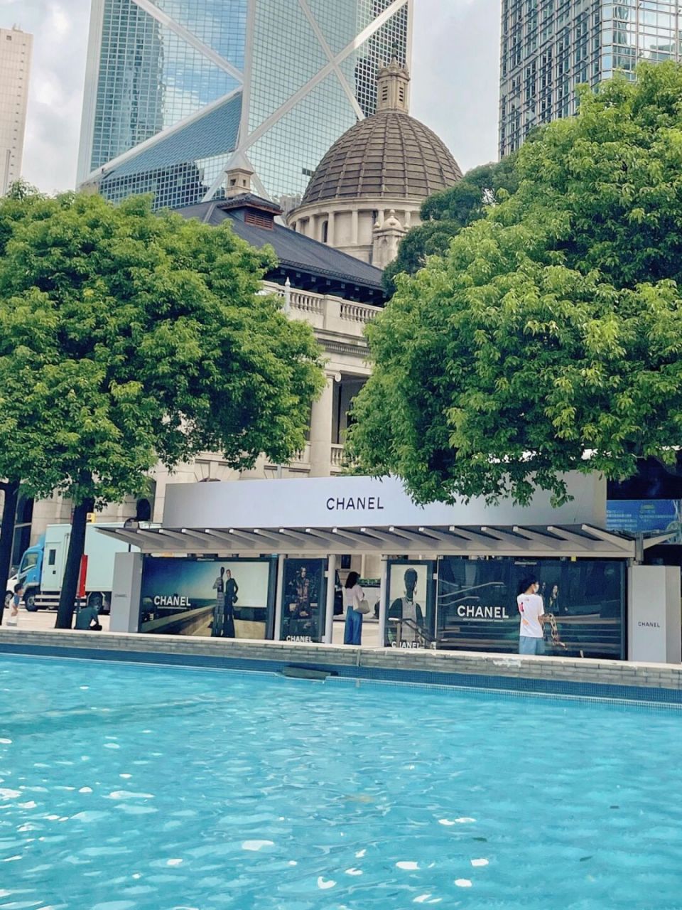 香港中环皇后像广场 超有氛围的chanel🤍 坐天星小轮🚢到中环摩天
