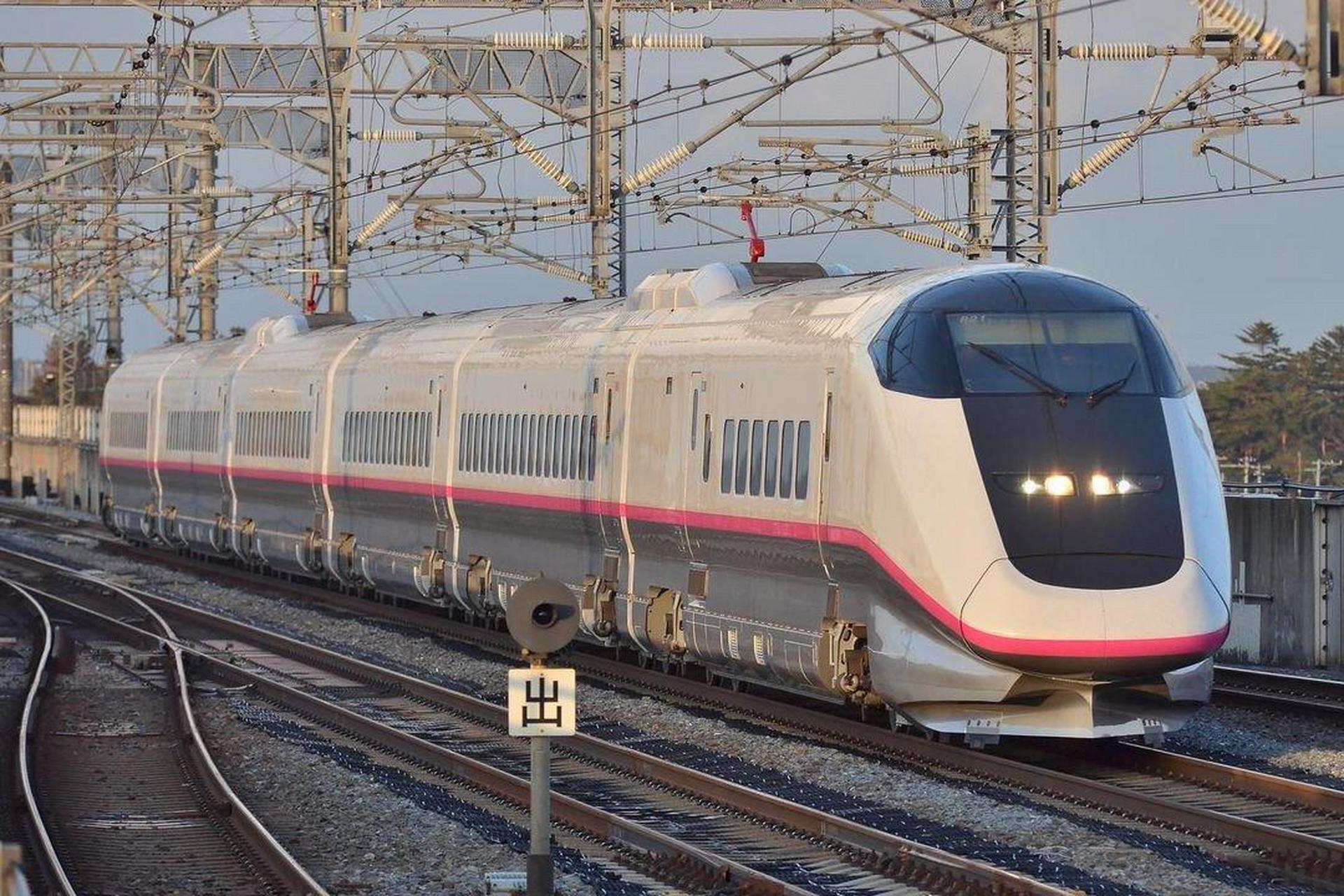 新干线e3系1000番台电力动车组.