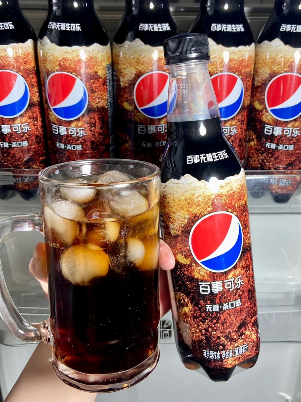 百事无糖生可乐吼吼喝! 百事新出的无糖生可乐,喝起来真的好爽哎!
