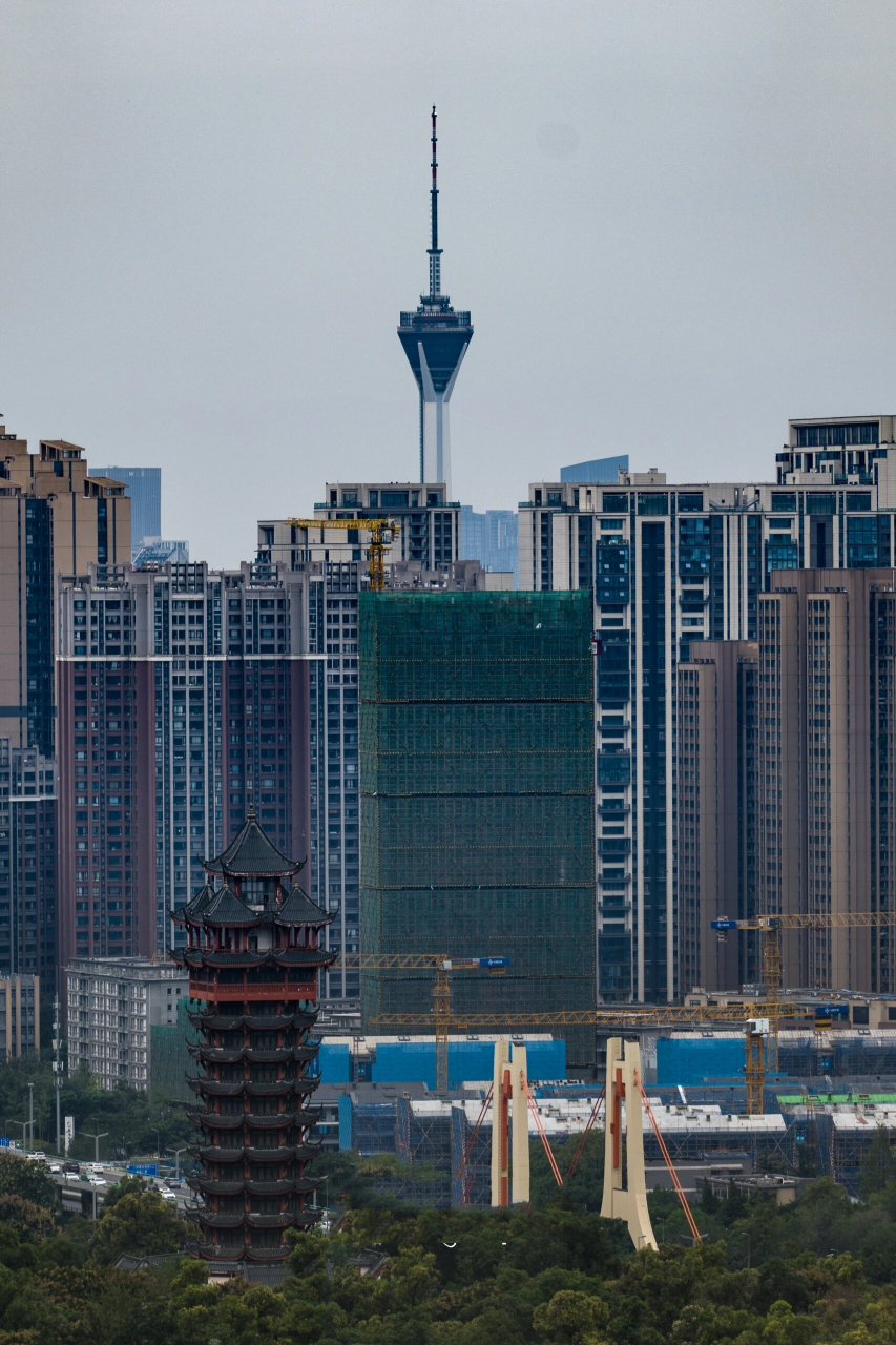 成都标志性建筑 图1/2:成都339电视塔(天府熊猫塔) 图3:成都339电视塔