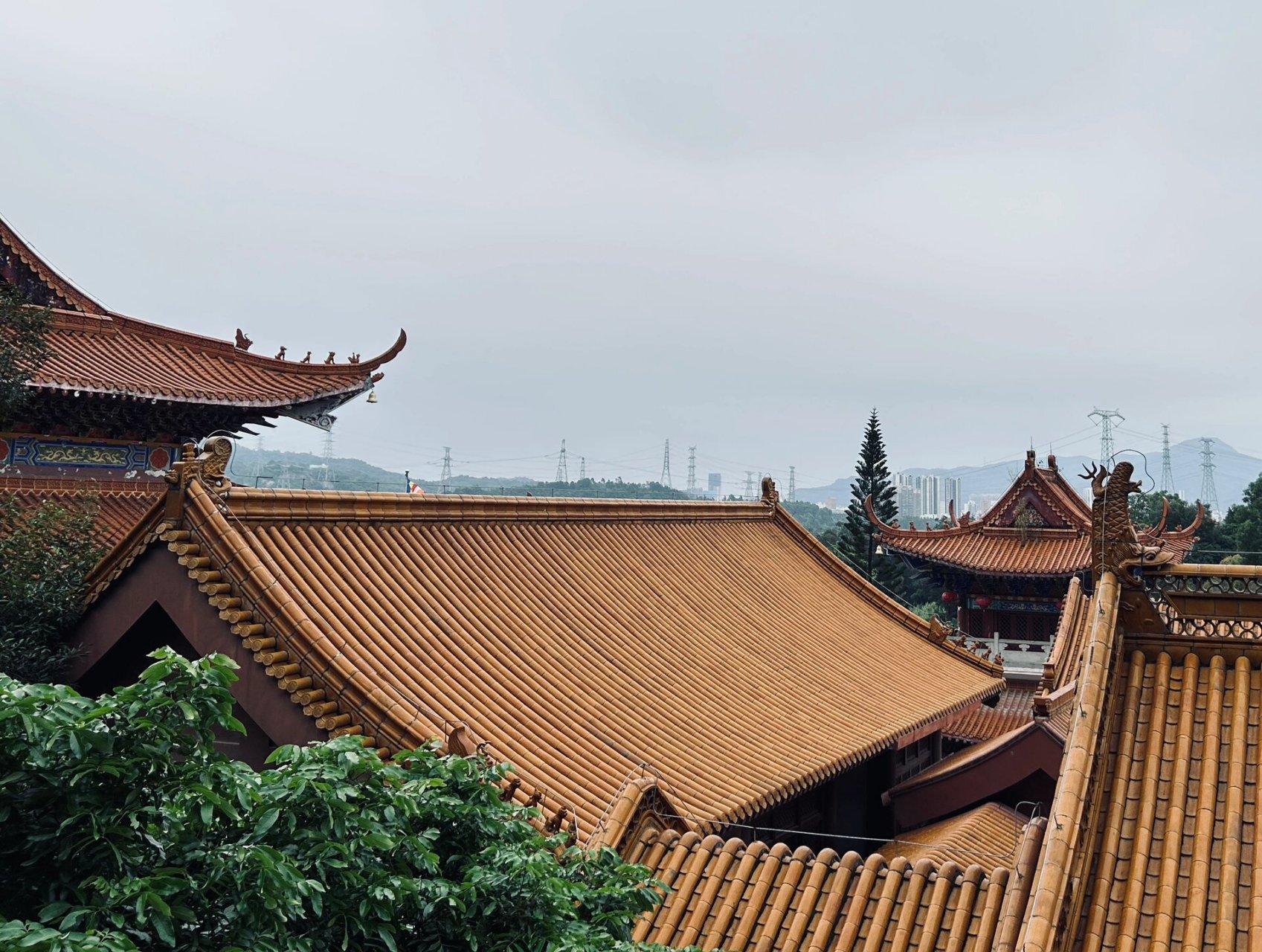 深圳弘源寺 弘源寺在石岩湖温泉度假村里边,地大人少安静,有免费斋饭