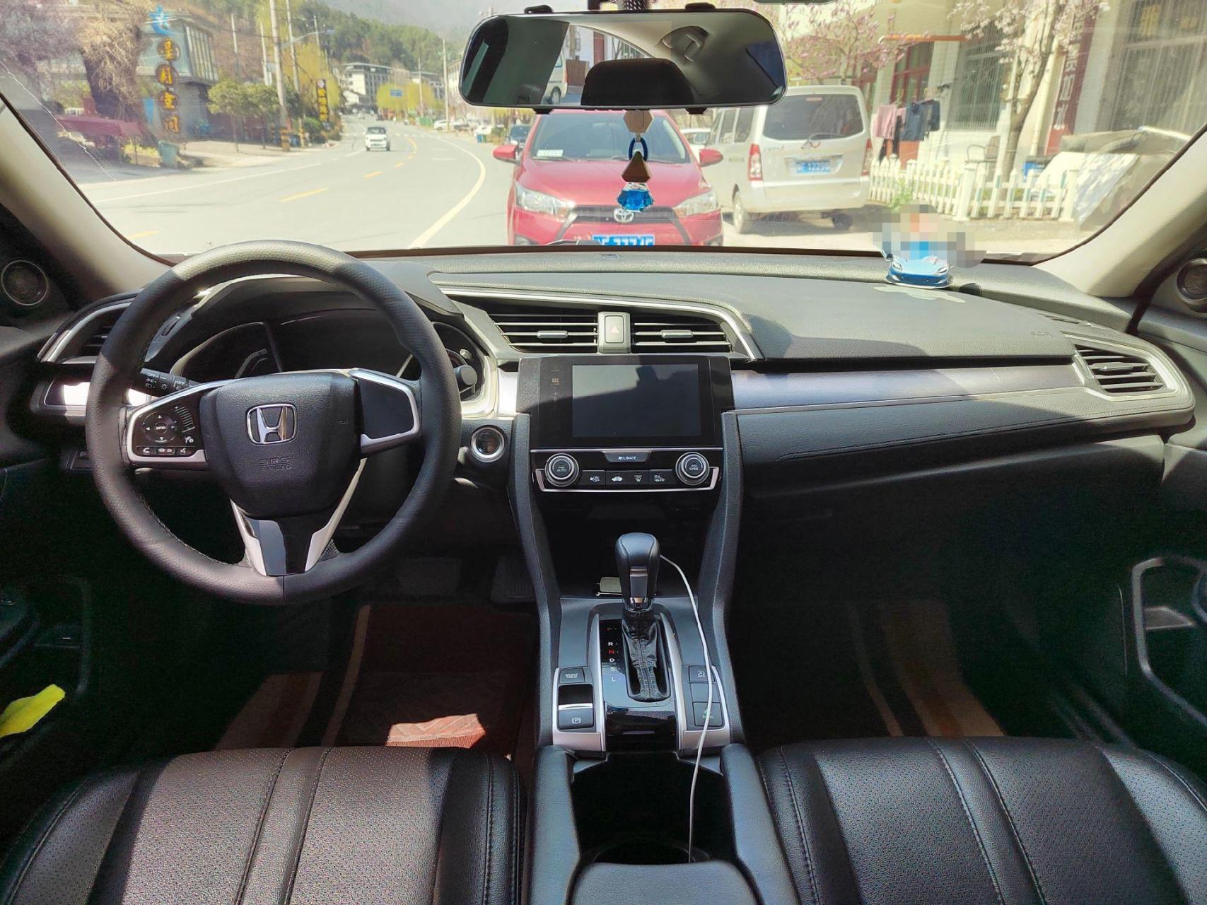 最新到店:18年本田思域豪华版,自动1.