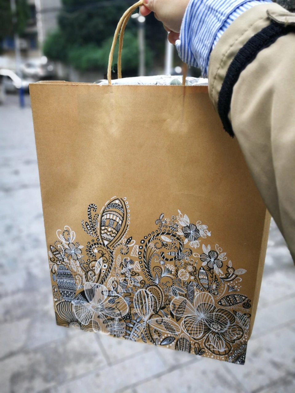 绘画日常丨纸袋手绘疯狂爱好者 牛皮纸袋yyds 画什么主题都很合适01