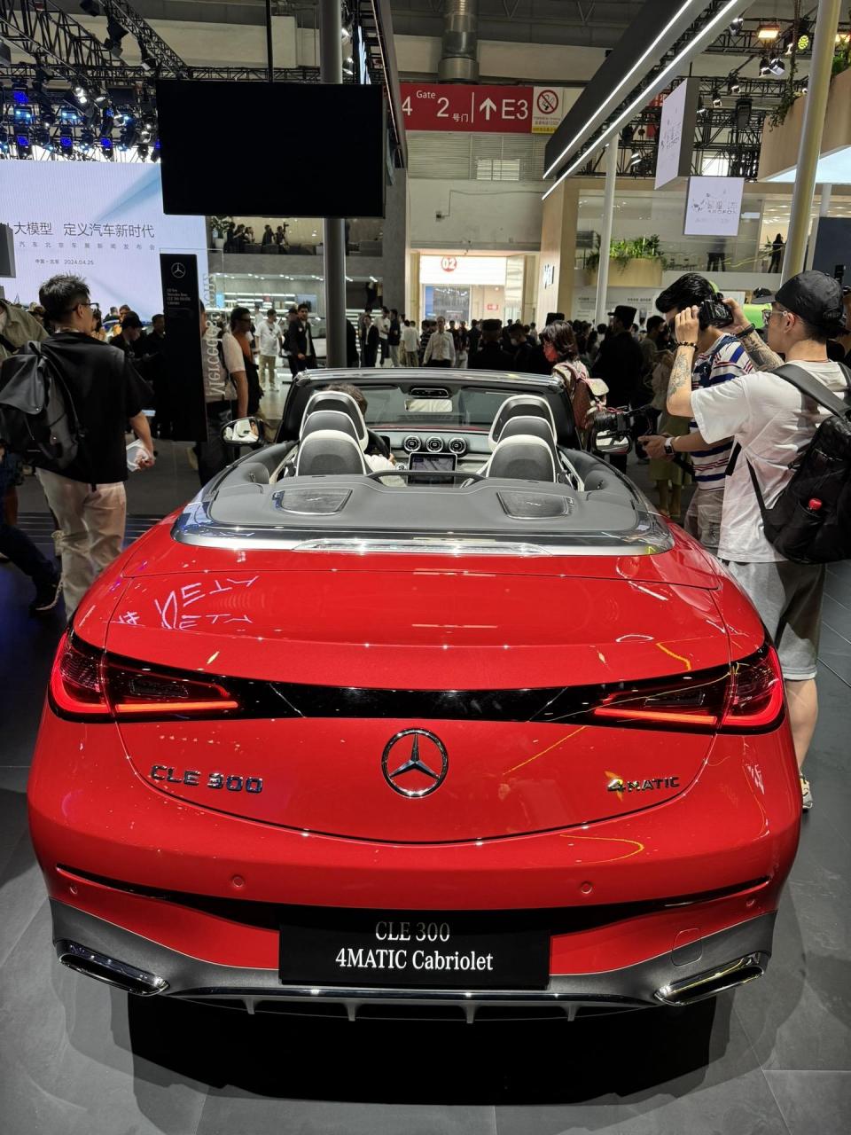 北京车展奔驰cle300四驱红色敞篷.红色的cle敞篷,你喜欢吗?