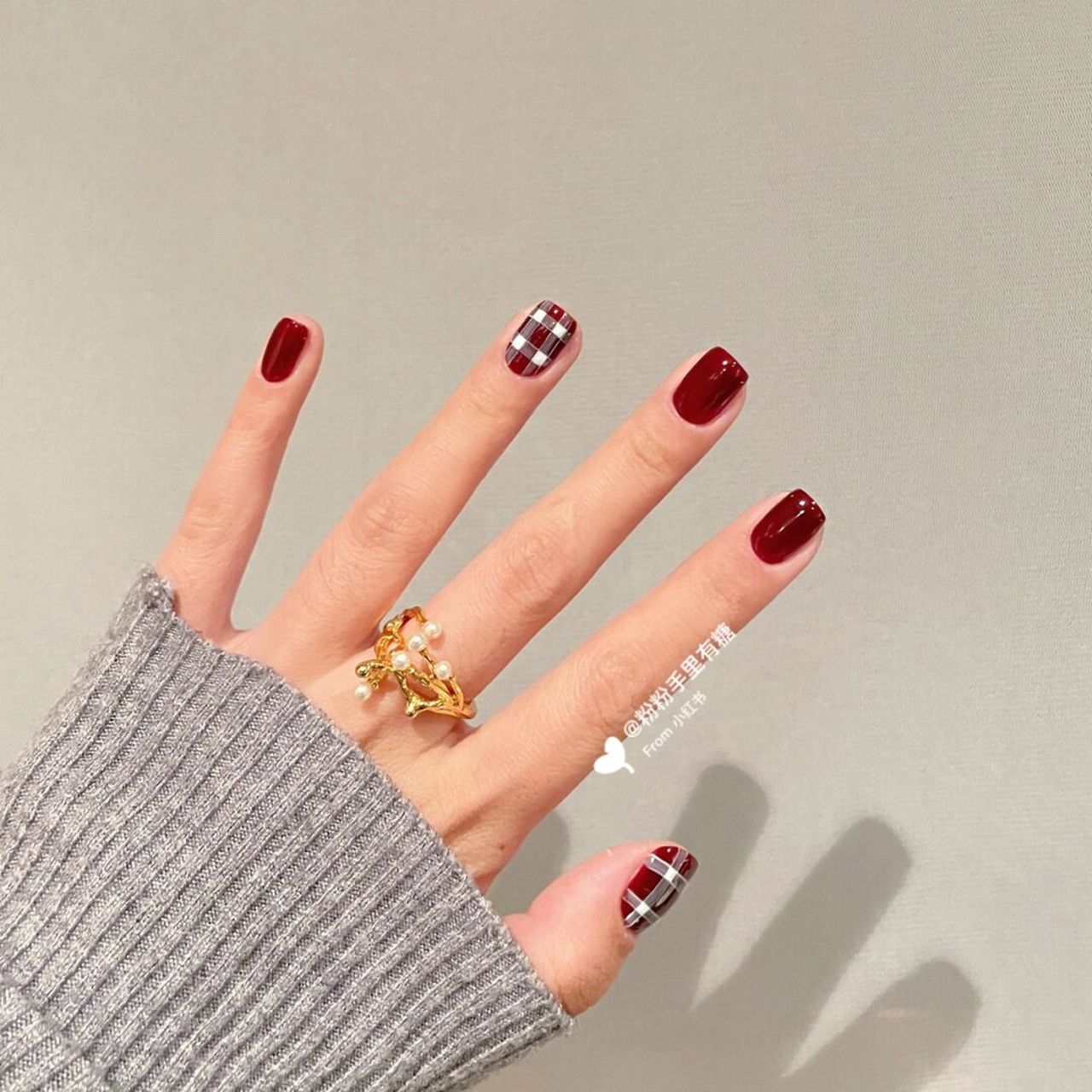 酒红色美甲|简约美甲|格纹美甲 酒红色真的怎么做怎么好看! 我太爱了!