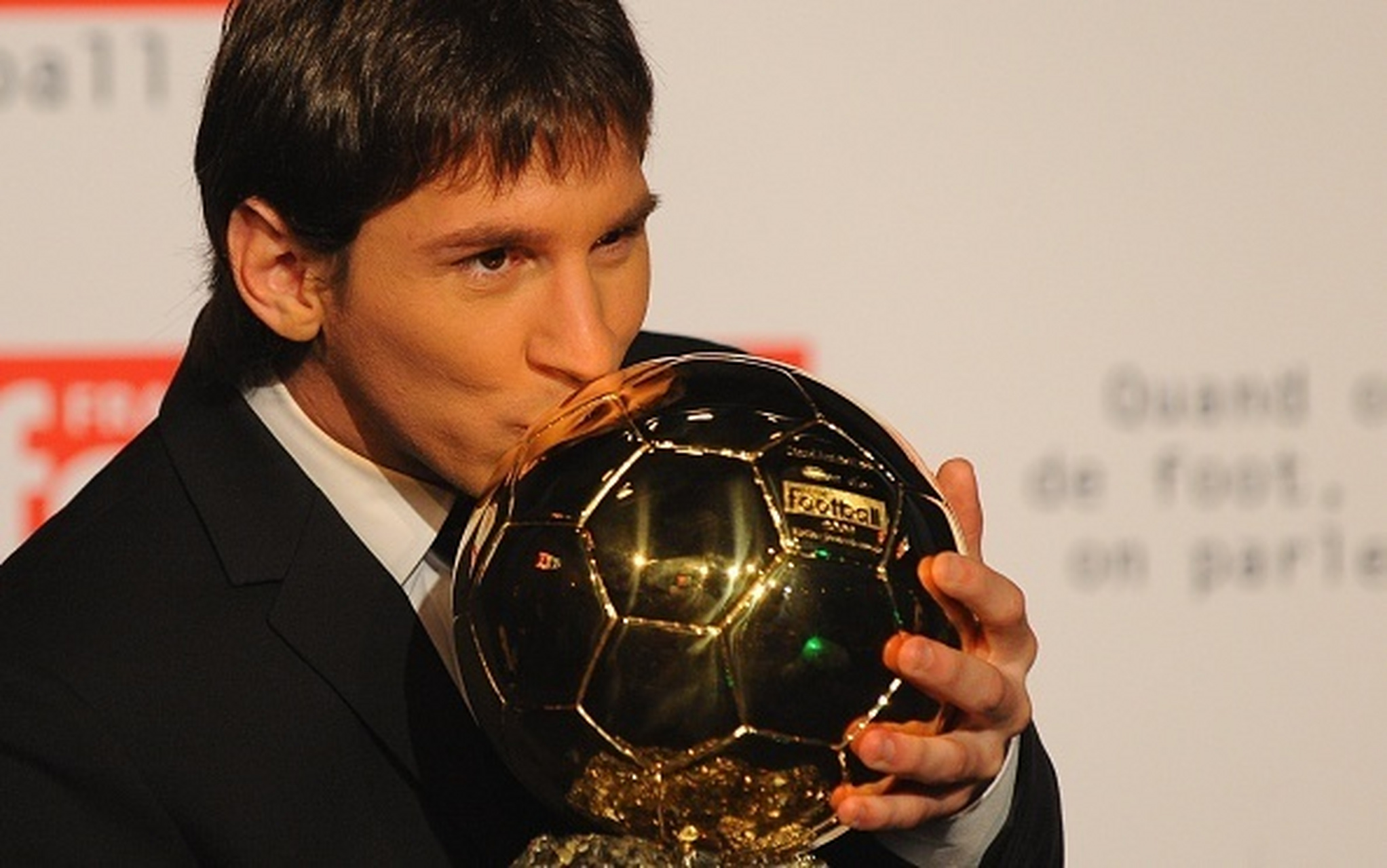 梅西八金闪耀#   8座金球奖,还得是球王~梅西的伟大已无需多言 #梅西