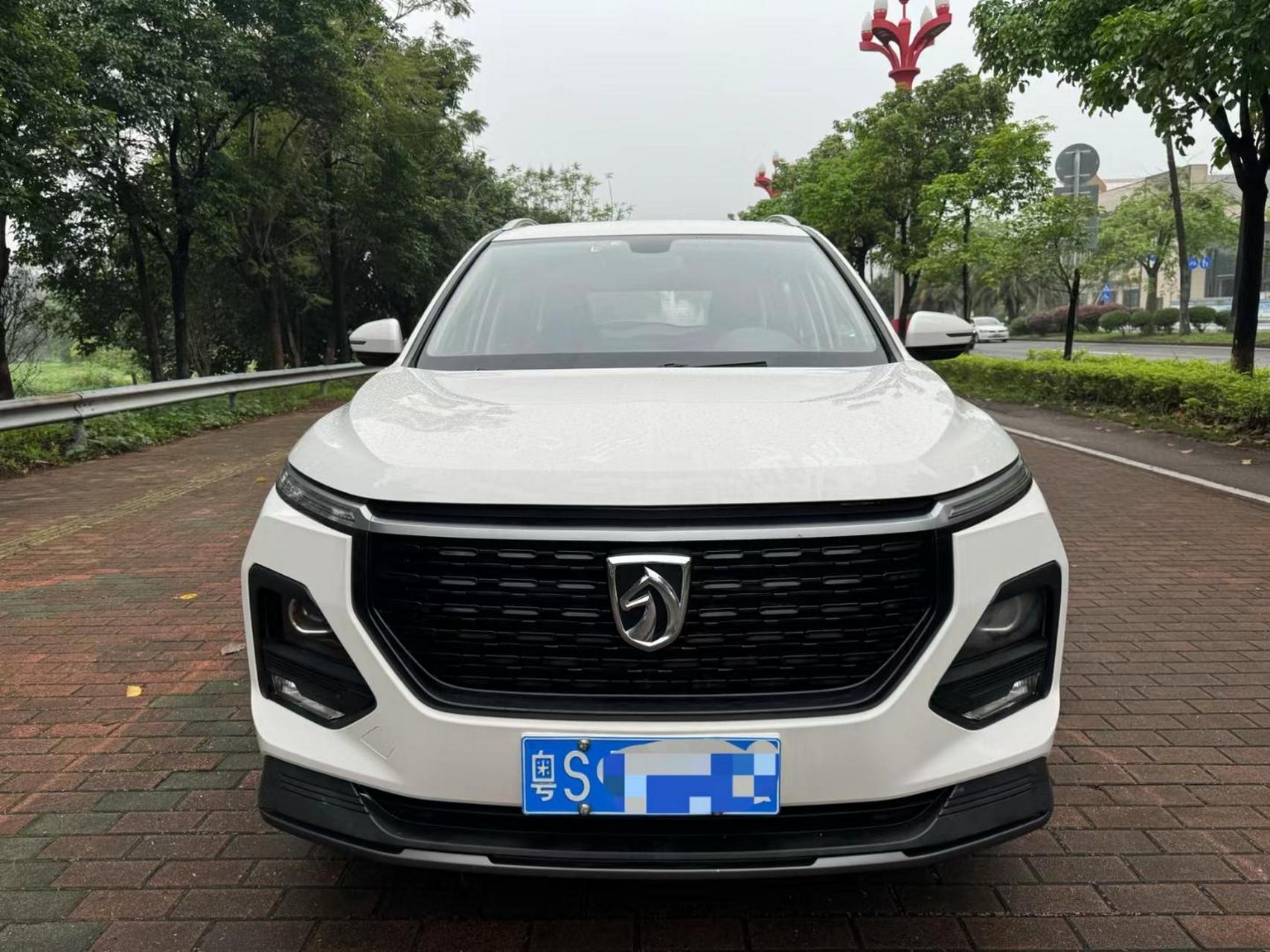 2020宝骏530手动豪华版,七座,1.5t排量,6速变速箱,3.