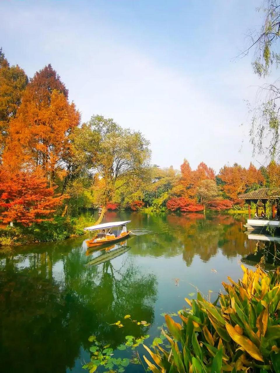 杭州西湖边的小众景点浴鹄湾景区,位于杨公堤东侧,三台山路西侧.