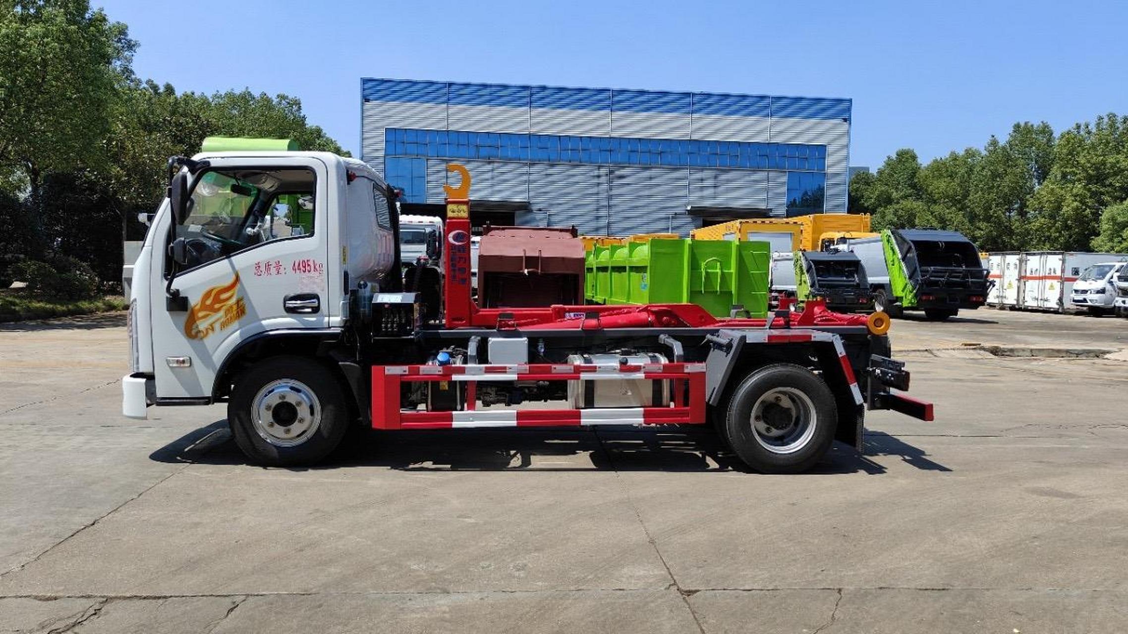 10吨王重汽豪曼蓝牌勾臂车,可以起吊10吨建筑垃圾箱可选液压锁紧!