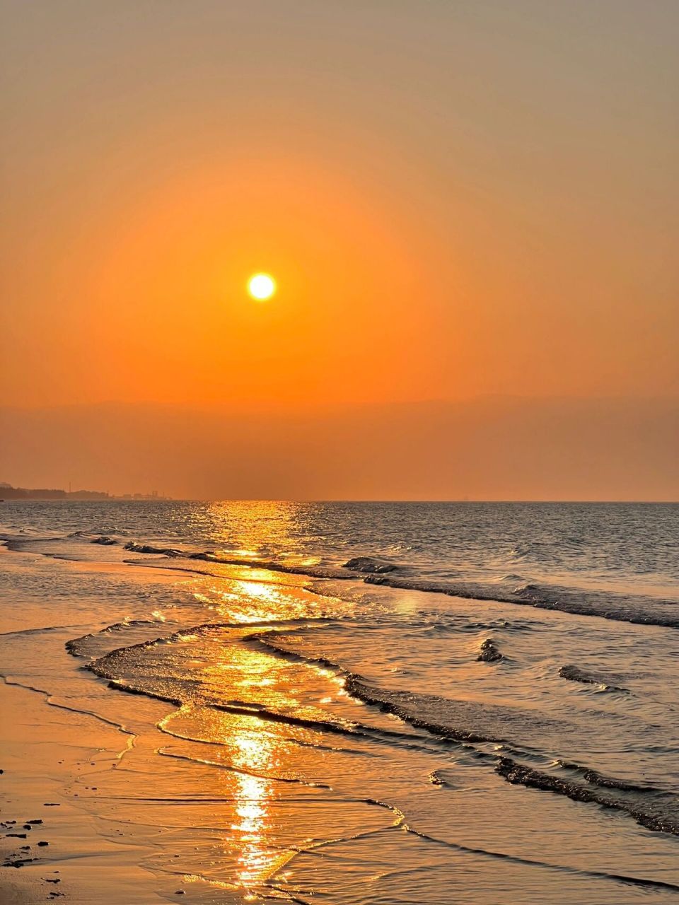海口落日观赏地 这儿的落日真的太太太好看啦   我觉得西秀海滩落日会