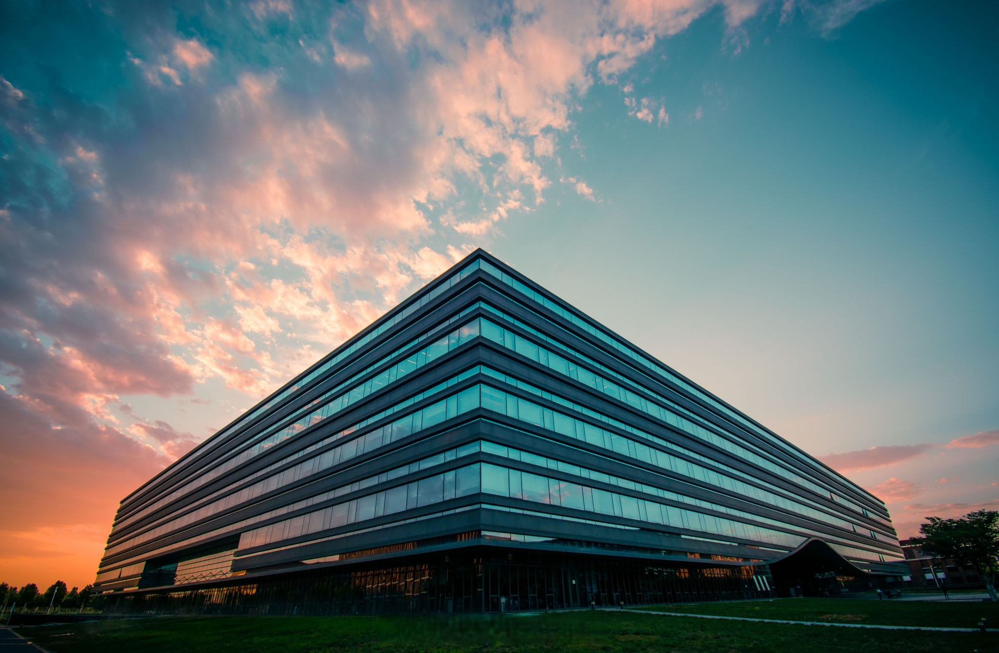 实事求是,严谨治学. 爱国奉献,初心不改.