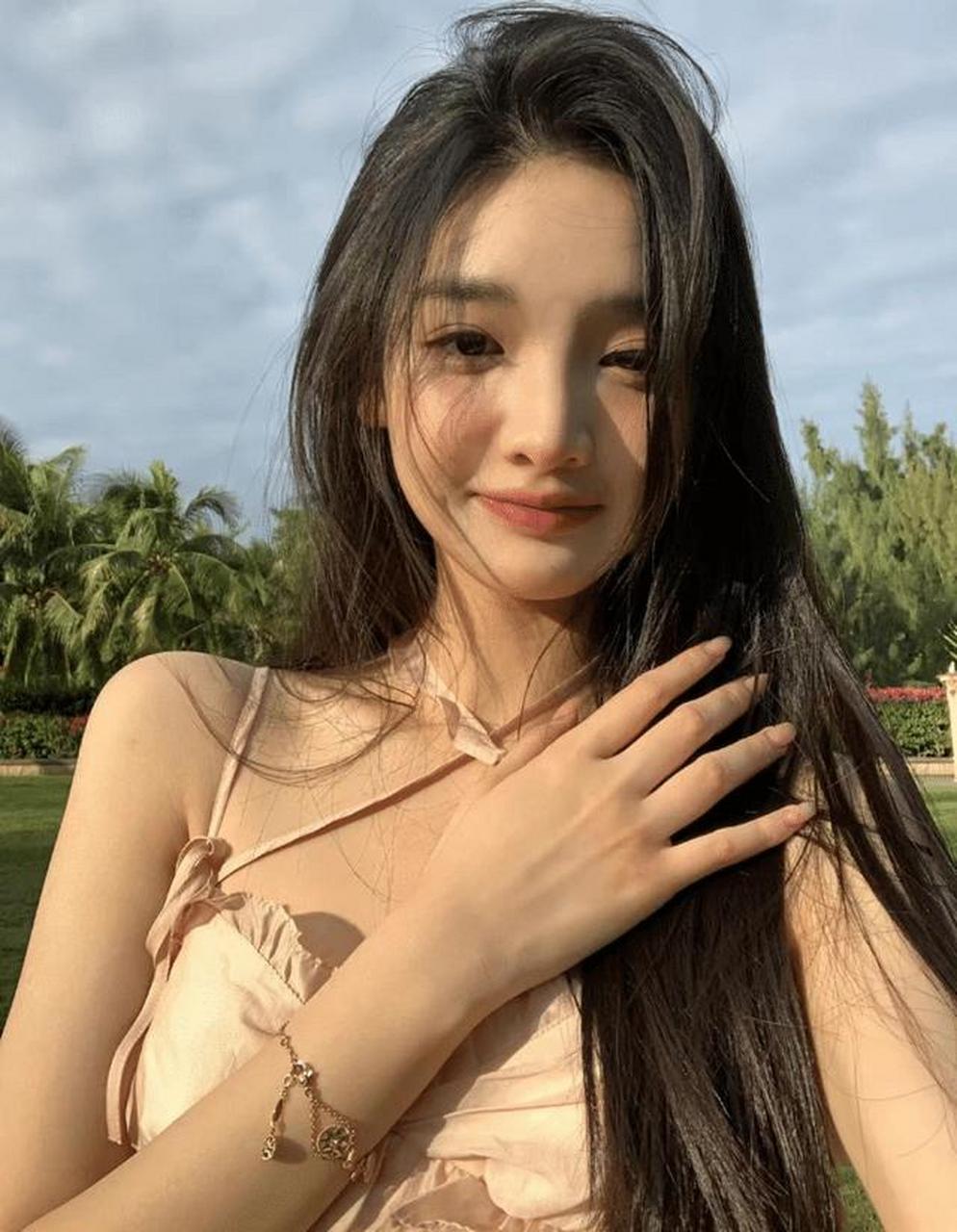 其实王思聪喜欢集邮女网红的癖好,是两个女人造成的.