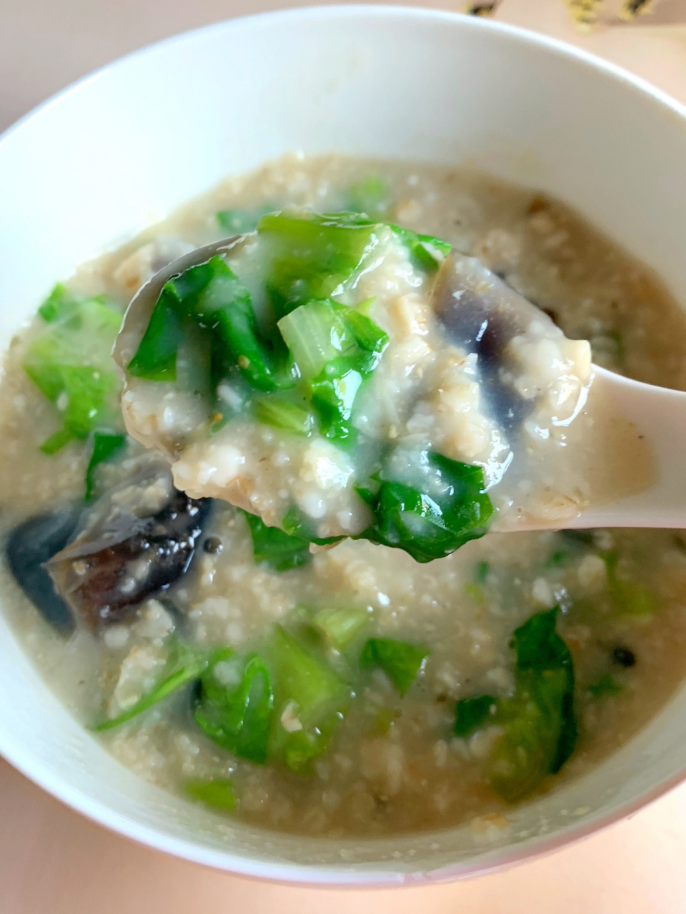 绝了! 真的很浓郁的皮蛋生菜粥!又香又糯!好喝绝了!