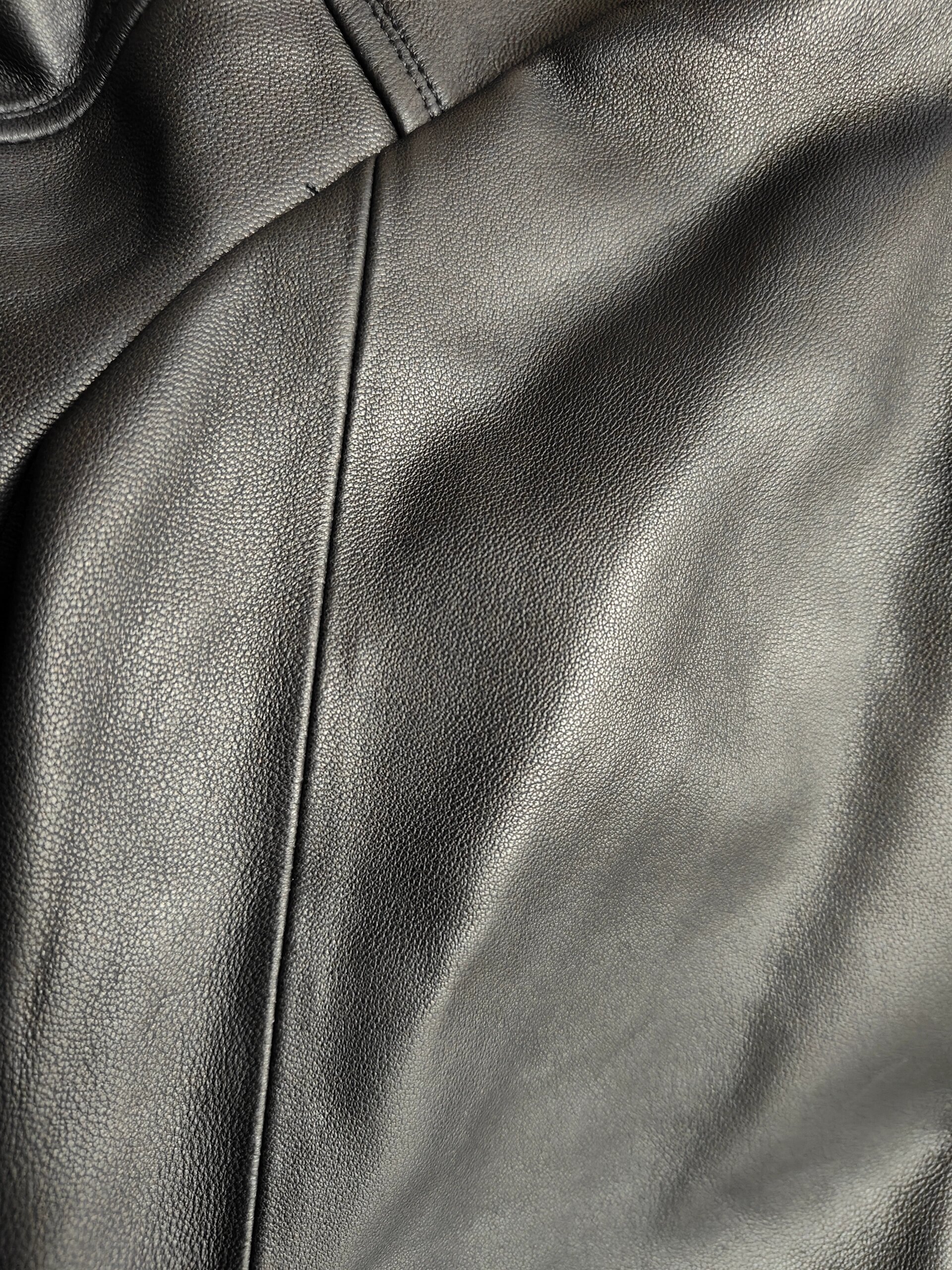 真假绵羊皮辨别,麻烦各位大神鉴别一下