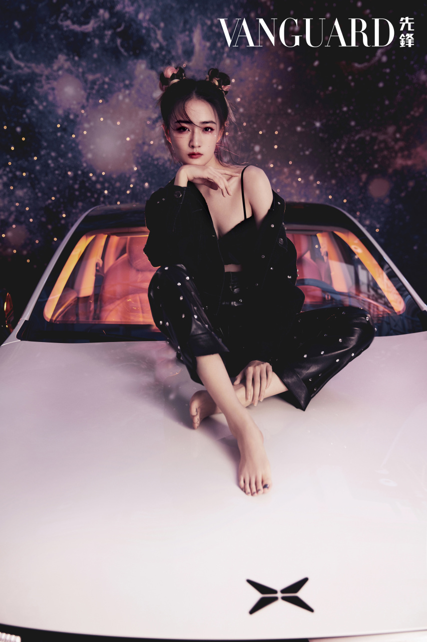 徐璐某时尚杂志封面美照