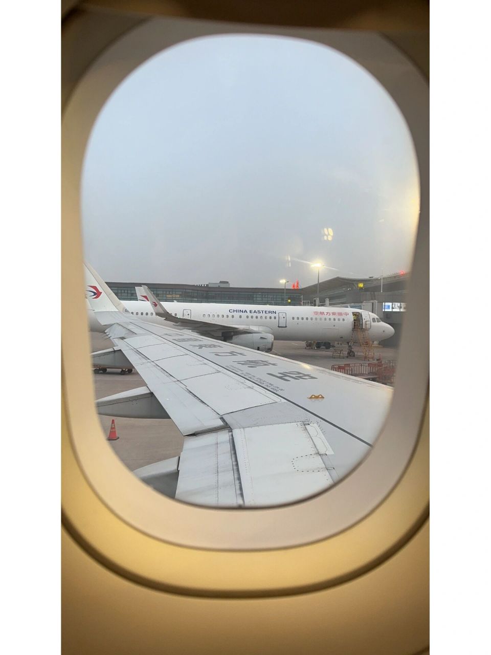 东航西安拉萨,机型为空客319-100,座位41a,在最左侧.