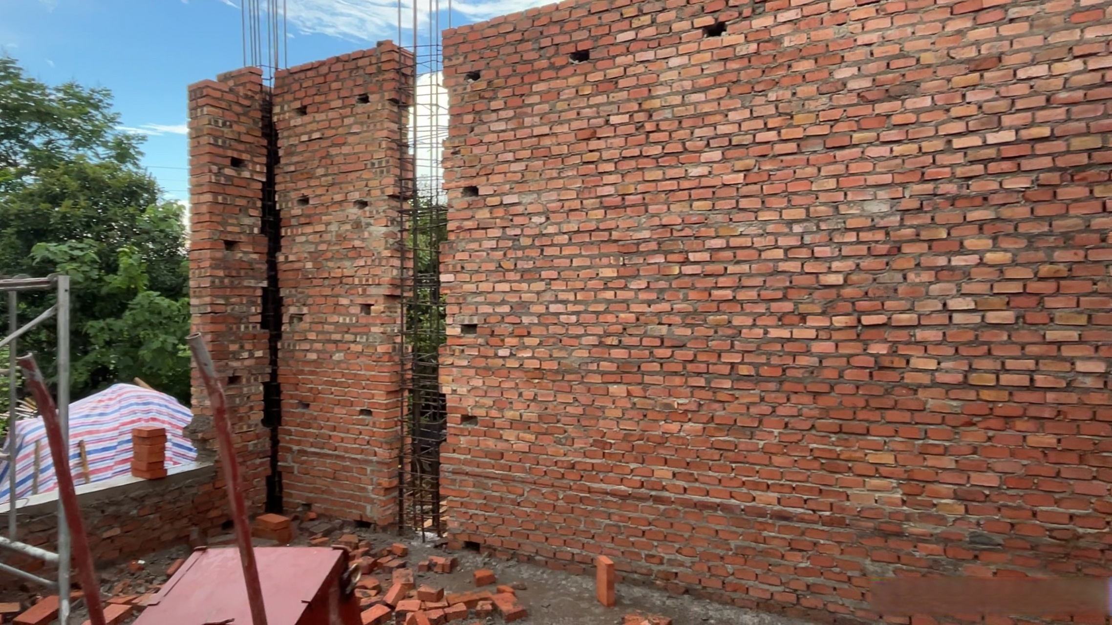 农村砖混房子的构造柱,马牙槎的重要性 砖混自建房转角之间都会放置