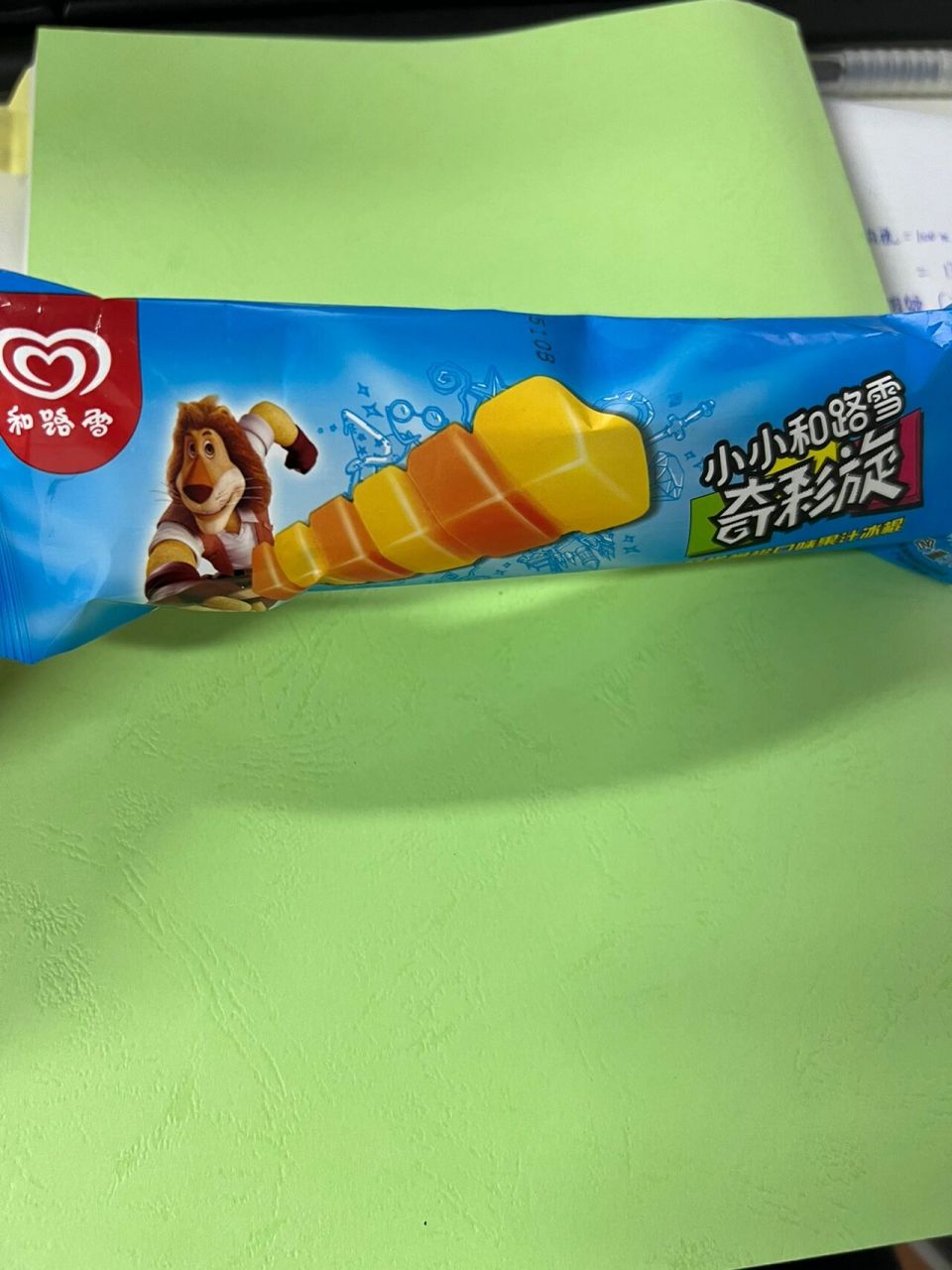 和路雪 奇彩炫 热量很低260kj,9392味儿,果味儿很浓,2.