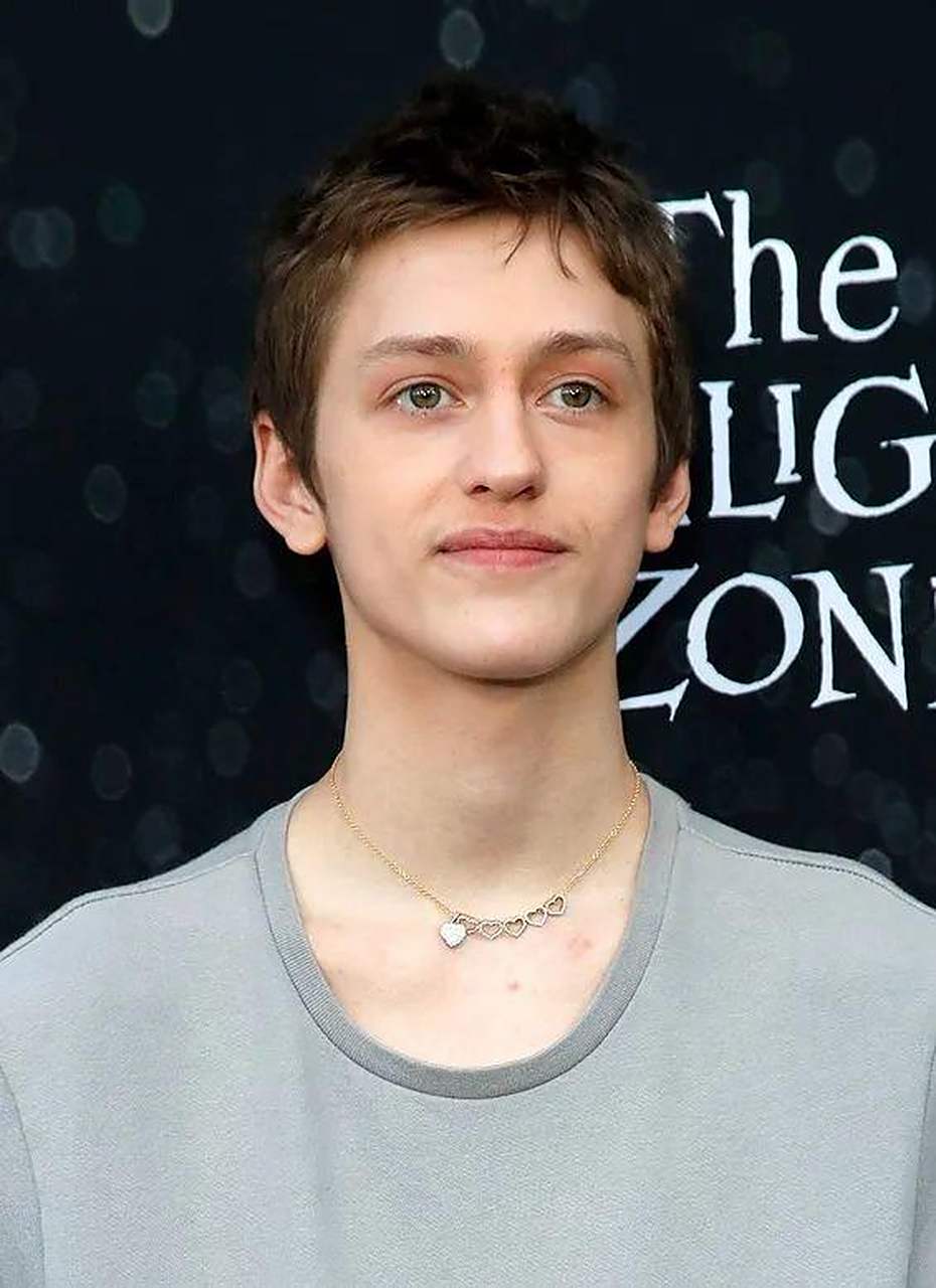 《星期三》的演员珀西·海因斯·怀特(percy hynes white)近日被曝出