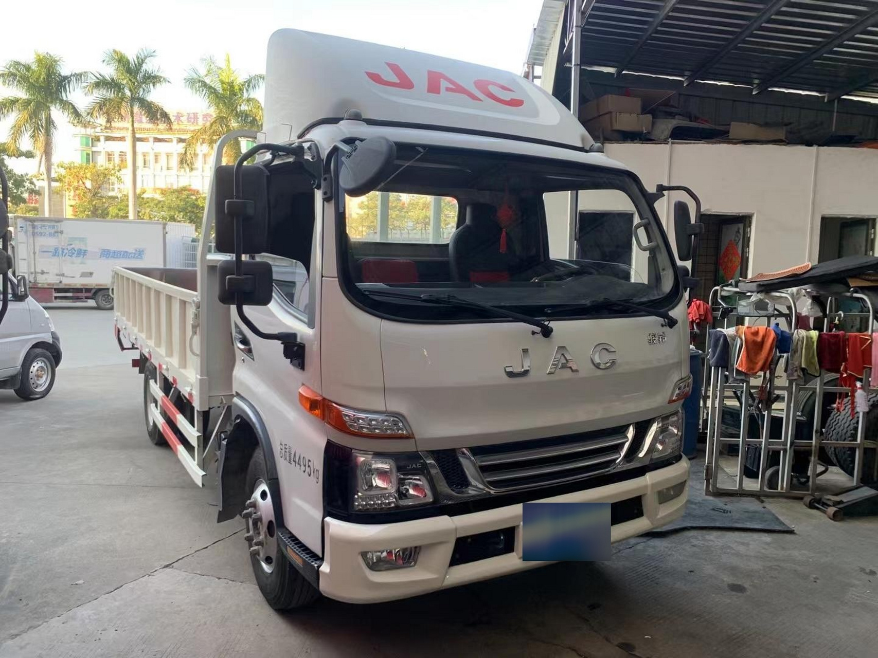 江淮骏铃v6 大宽体平板货车,2019年6月上牌,车斗尺寸长4·3米,宽2·4