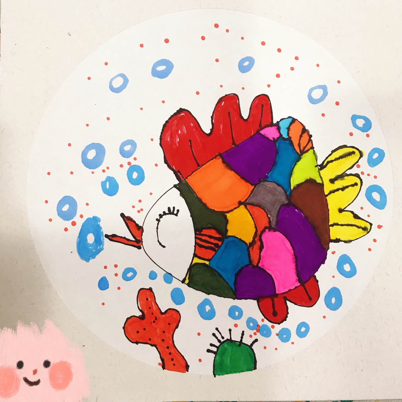 儿童画—彩虹鱼 主题:彩虹鱼 课程类型:形象感知系 适合年龄:5-6周岁