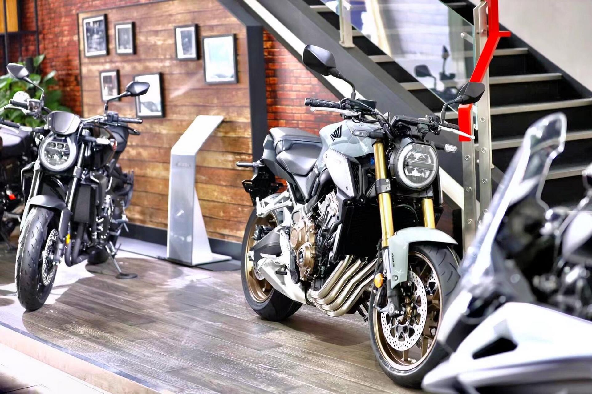 2021款cb650r 水泥灰配色 机车美图