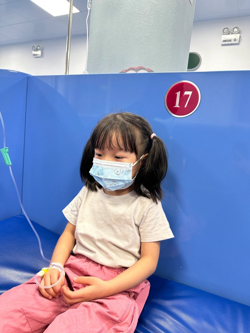 4岁记录第一次打针 4岁以前偶尔偶尔咳嗽感冒,基本上吃药都可以治愈