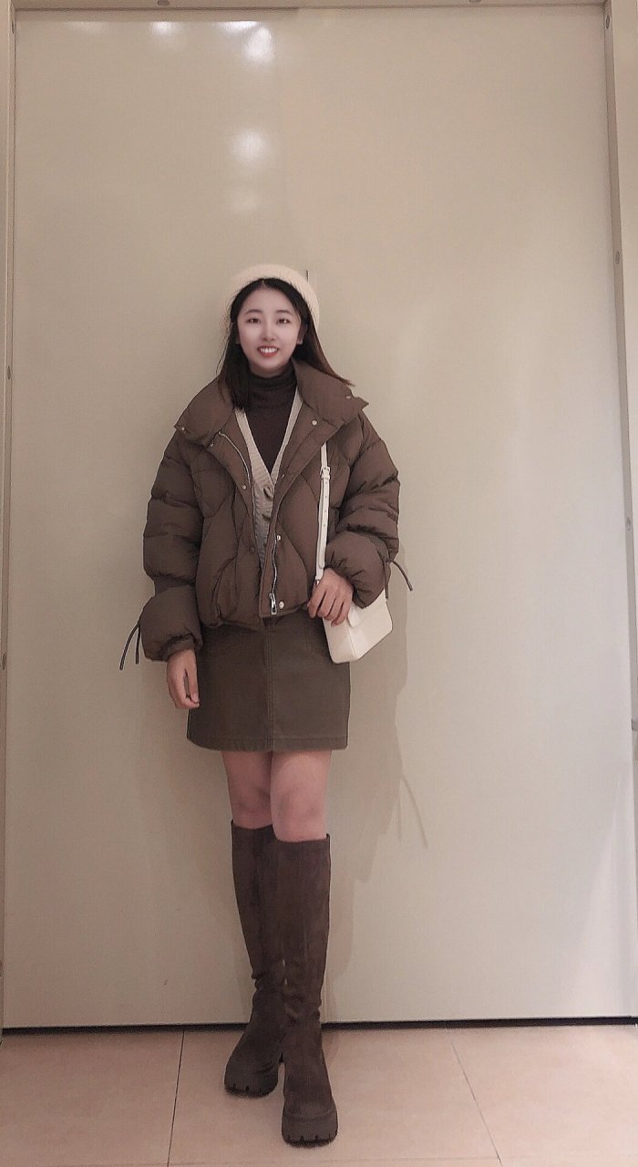 入冬的第一件咖色短款羽绒服穿搭来啦～ 小版型咖啡色羽绒服深色有
