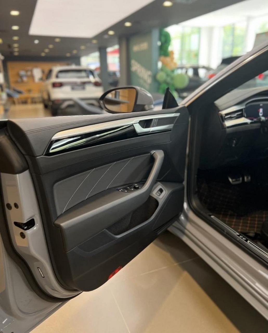 28万 大众最美轿跑cc没人反对吧?无边框车门,掀背造型,首付4.