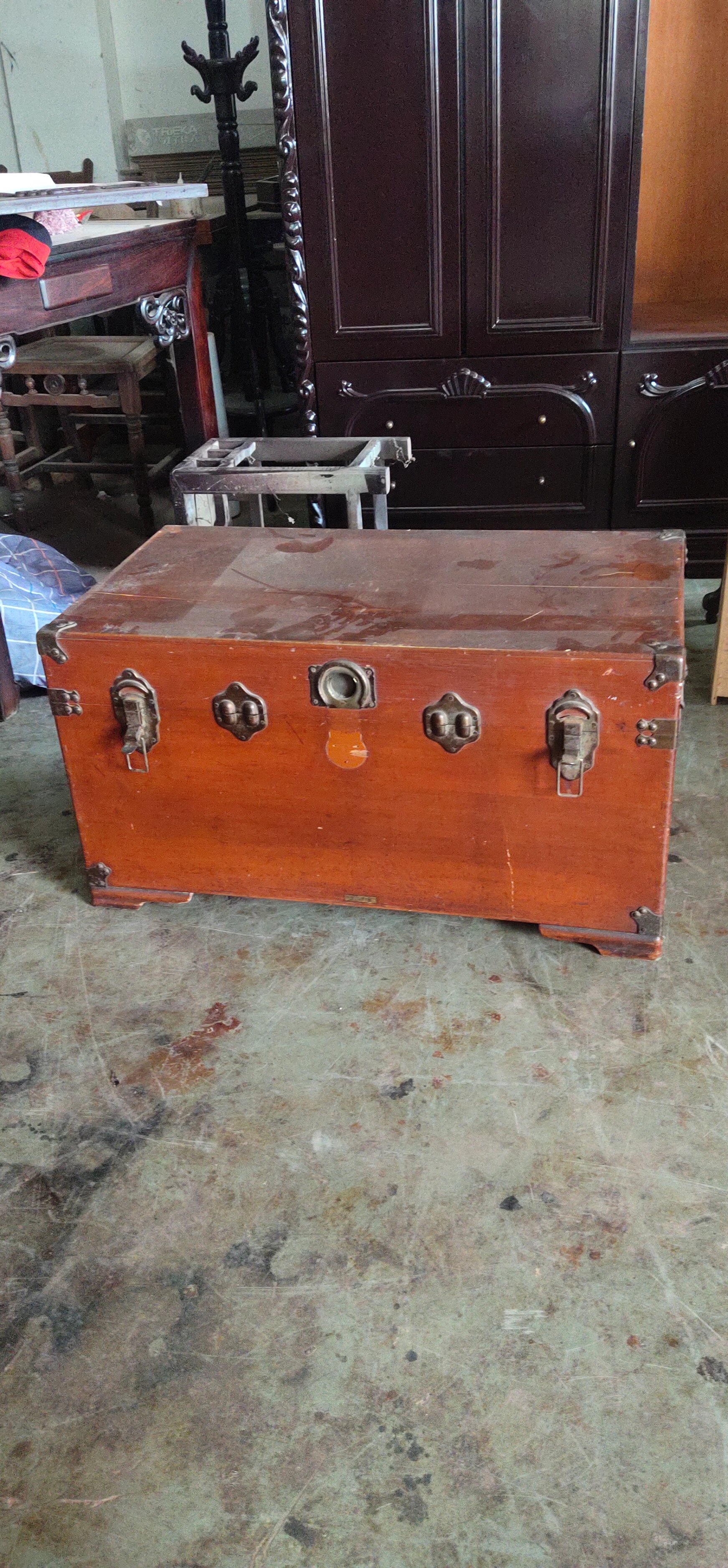 老樟木箱生漆翻新改色五金件定制更换