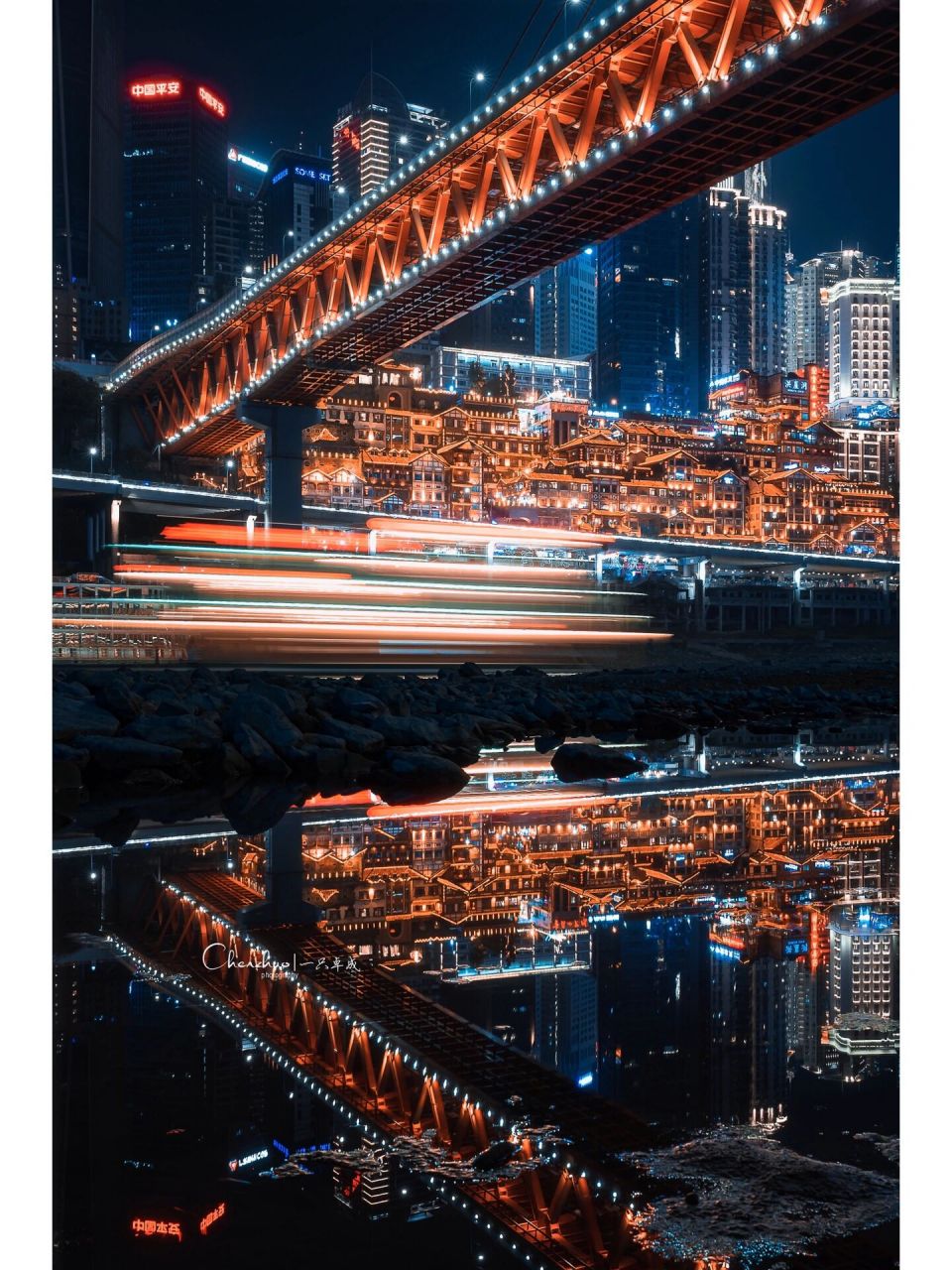 两张图带你看重庆8d魔幻城(内含机位) 图一拍摄为重庆大剧院下面江边