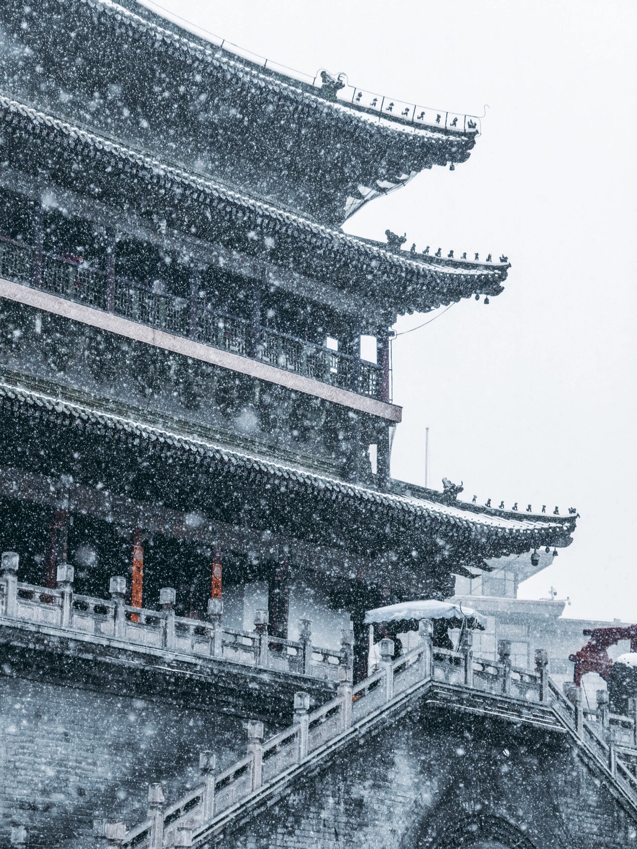 西安钟楼下雪图片图片